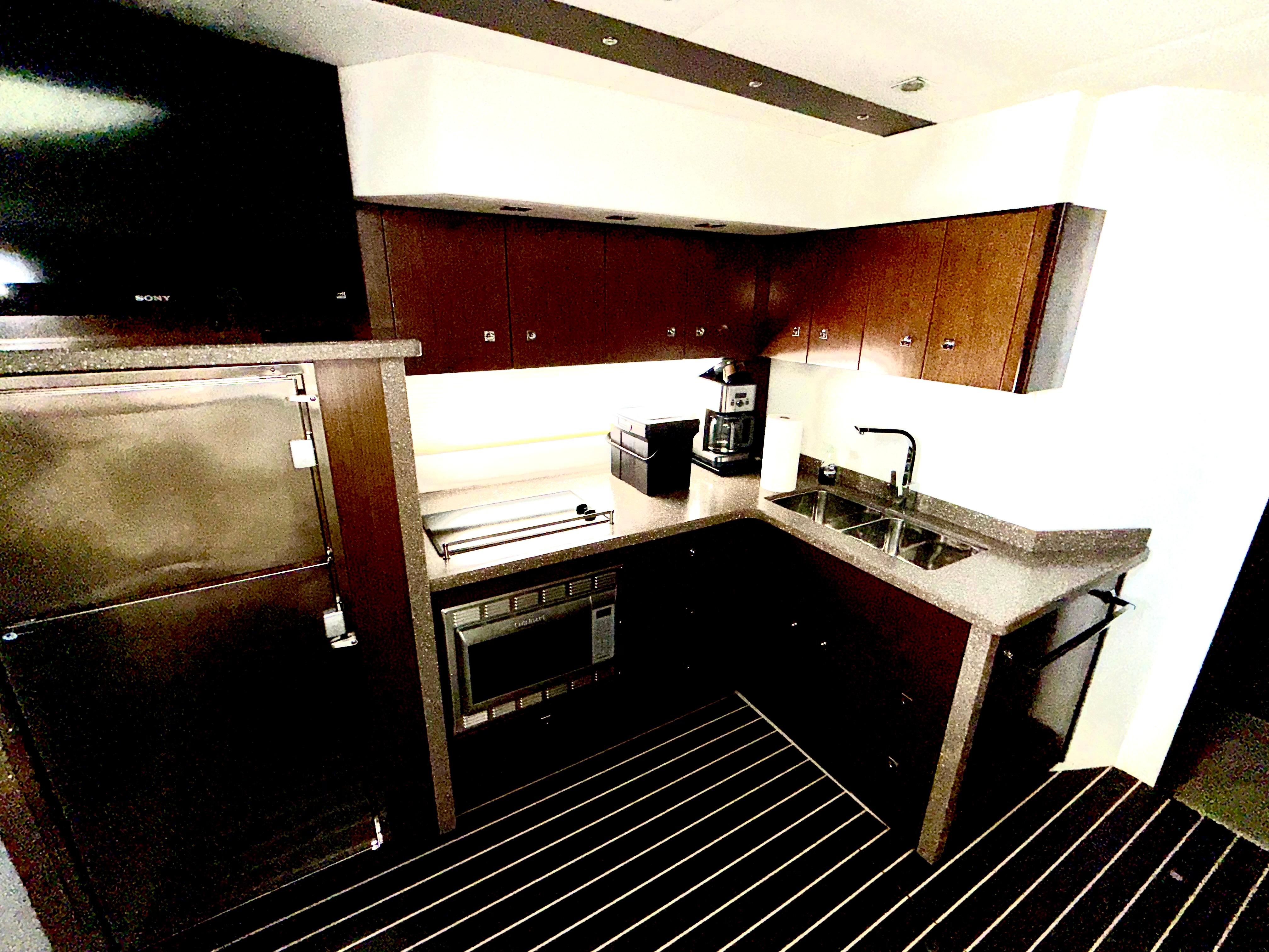 2011-cruisers-yachts-48-cantius-power-9849824-983725644-0-230620252028-21