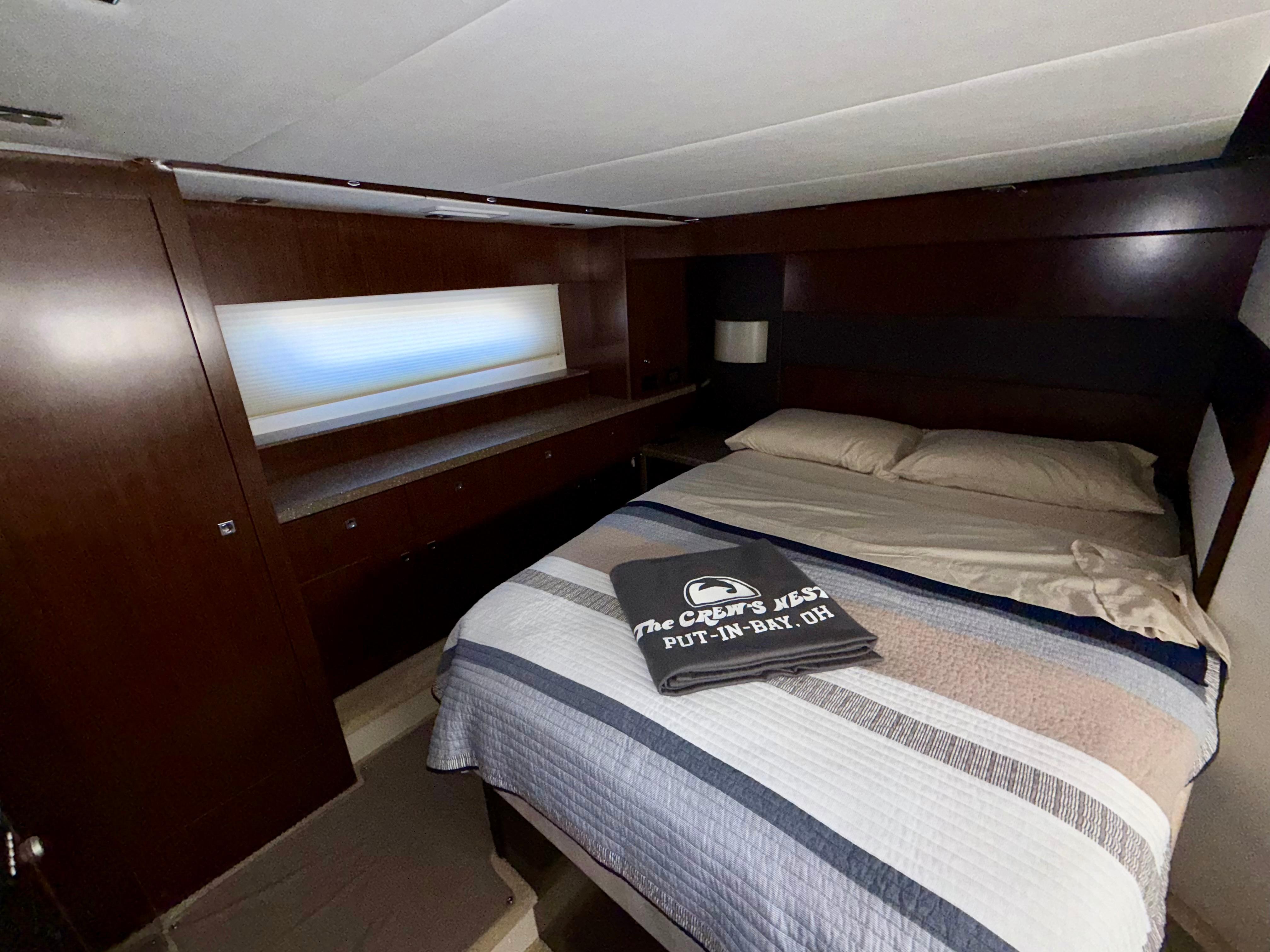 2011-cruisers-yachts-48-cantius-power-9849824-983725650-0-230620252028-26