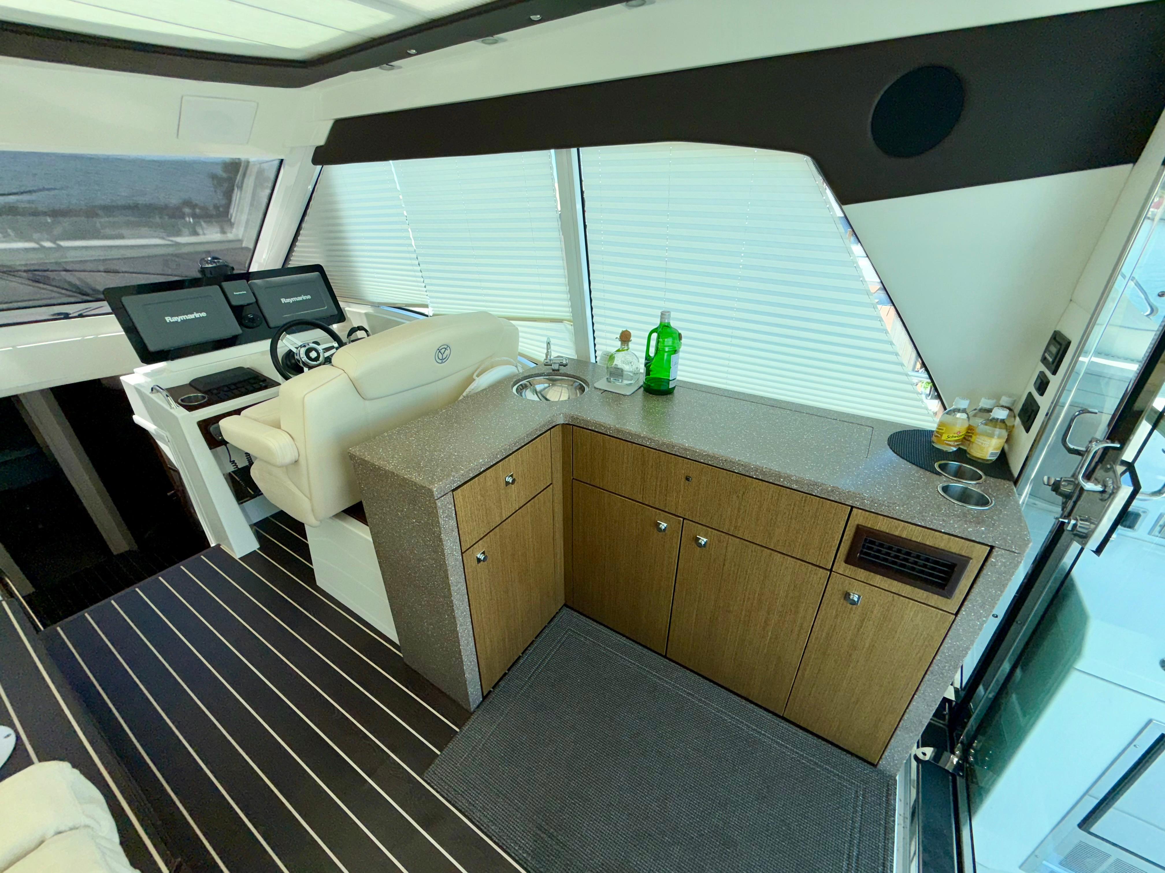 2011-cruisers-yachts-48-cantius-power-9849824-984980275-0-030720251045-39