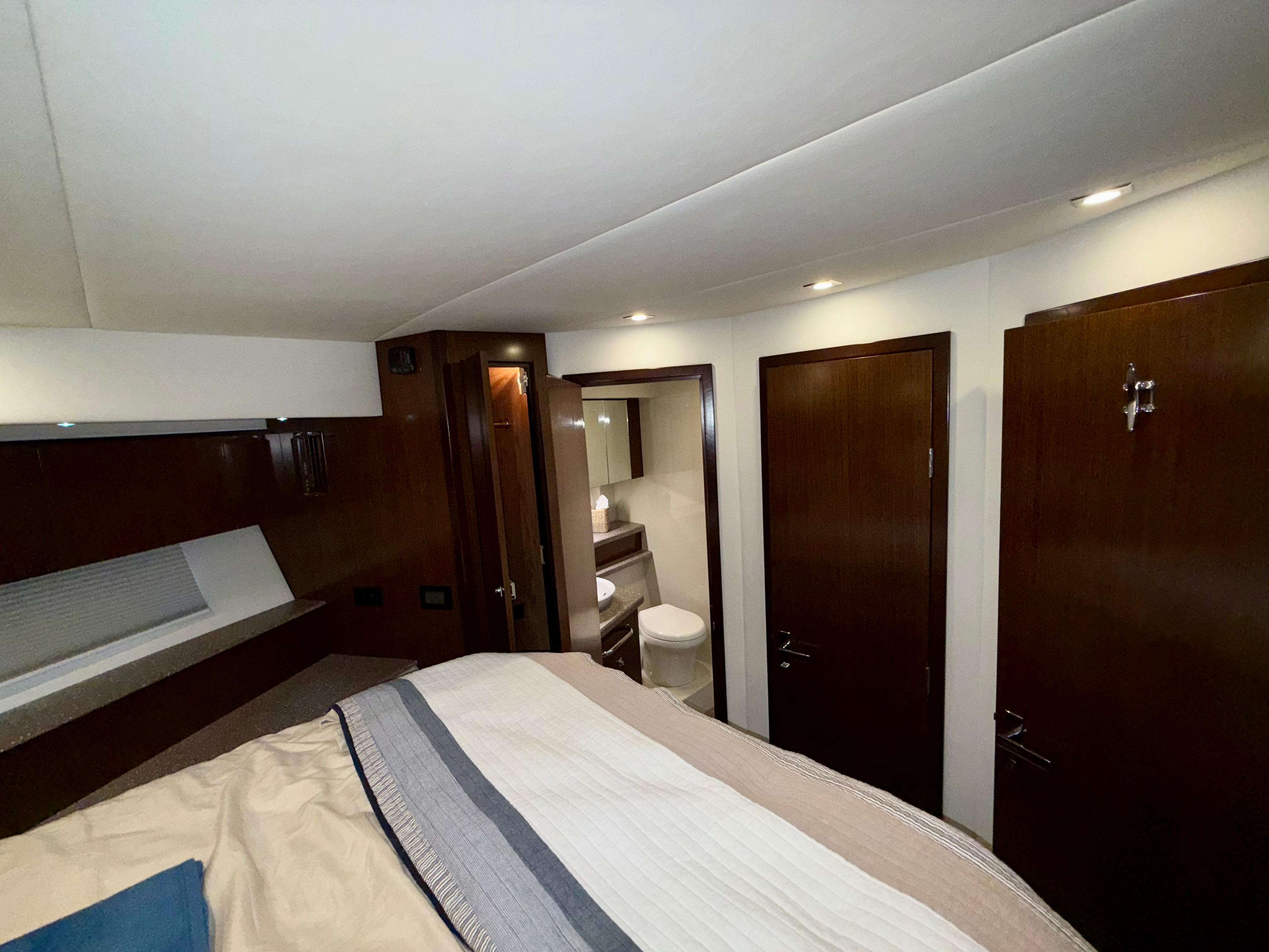 2011-cruisers-yachts-48-cantius-power-9849824-984980277-0-030720251045-47