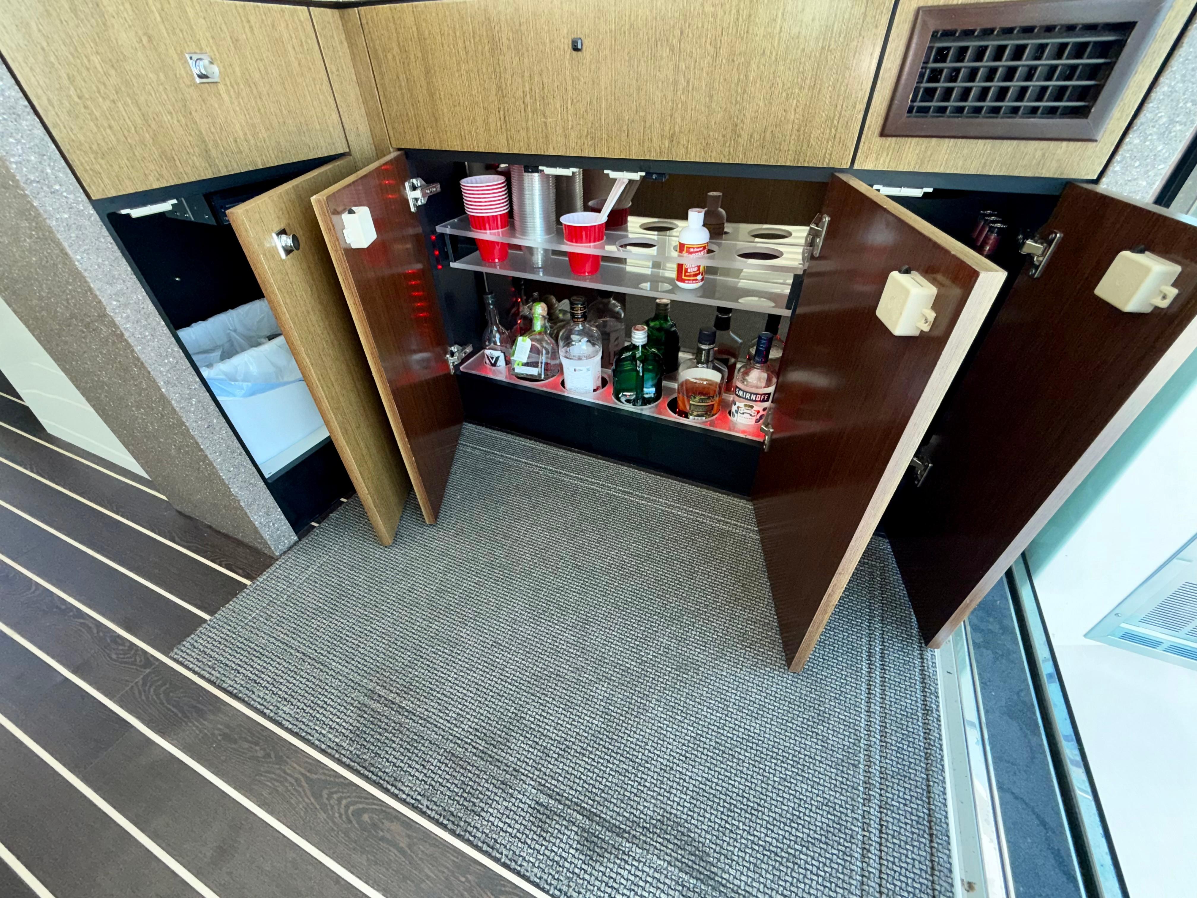2011-cruisers-yachts-48-cantius-power-9849824-984980278-0-030720251045-40
