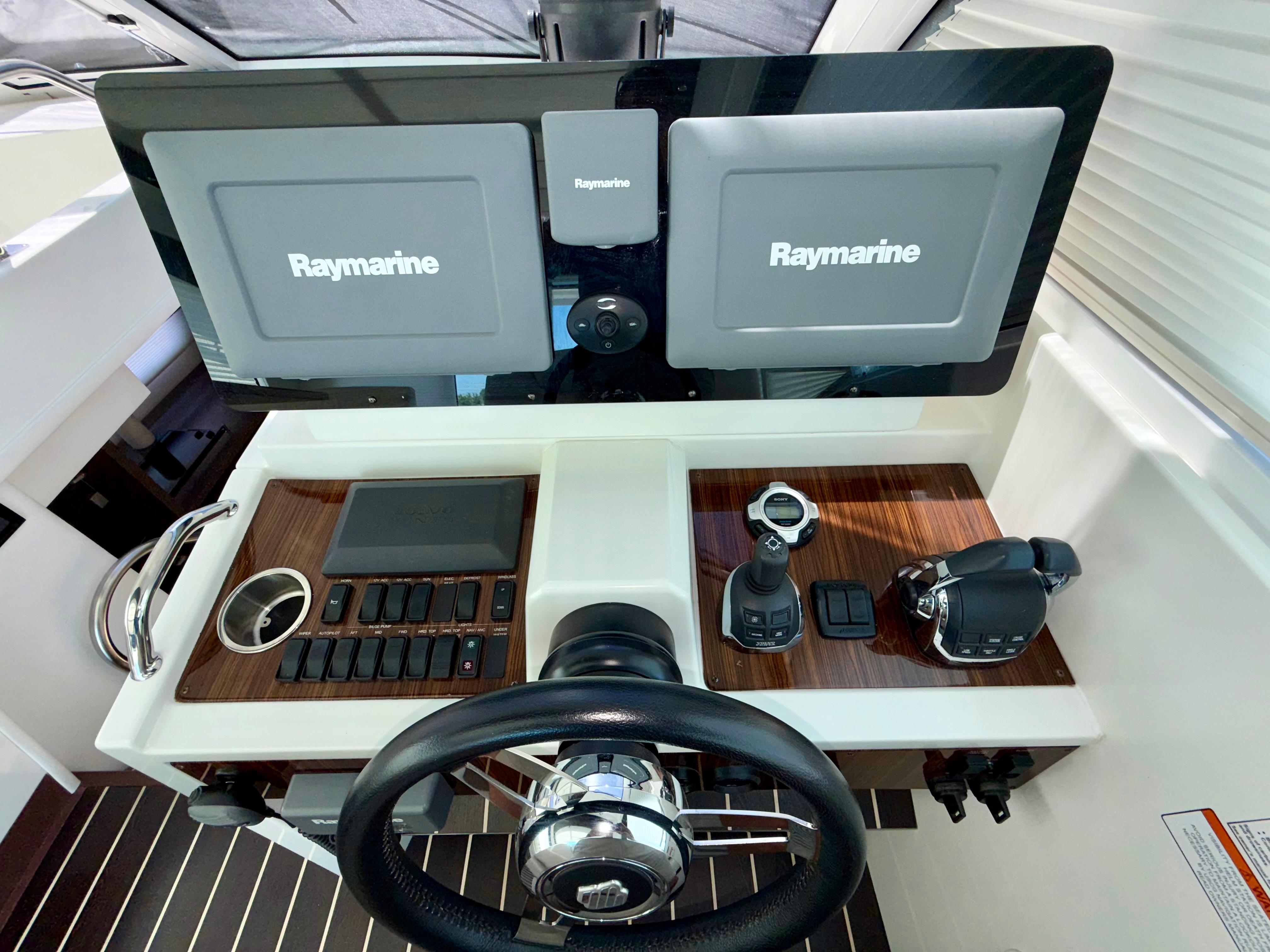 2011-cruisers-yachts-48-cantius-power-9849824-984980279-0-030720251045-41