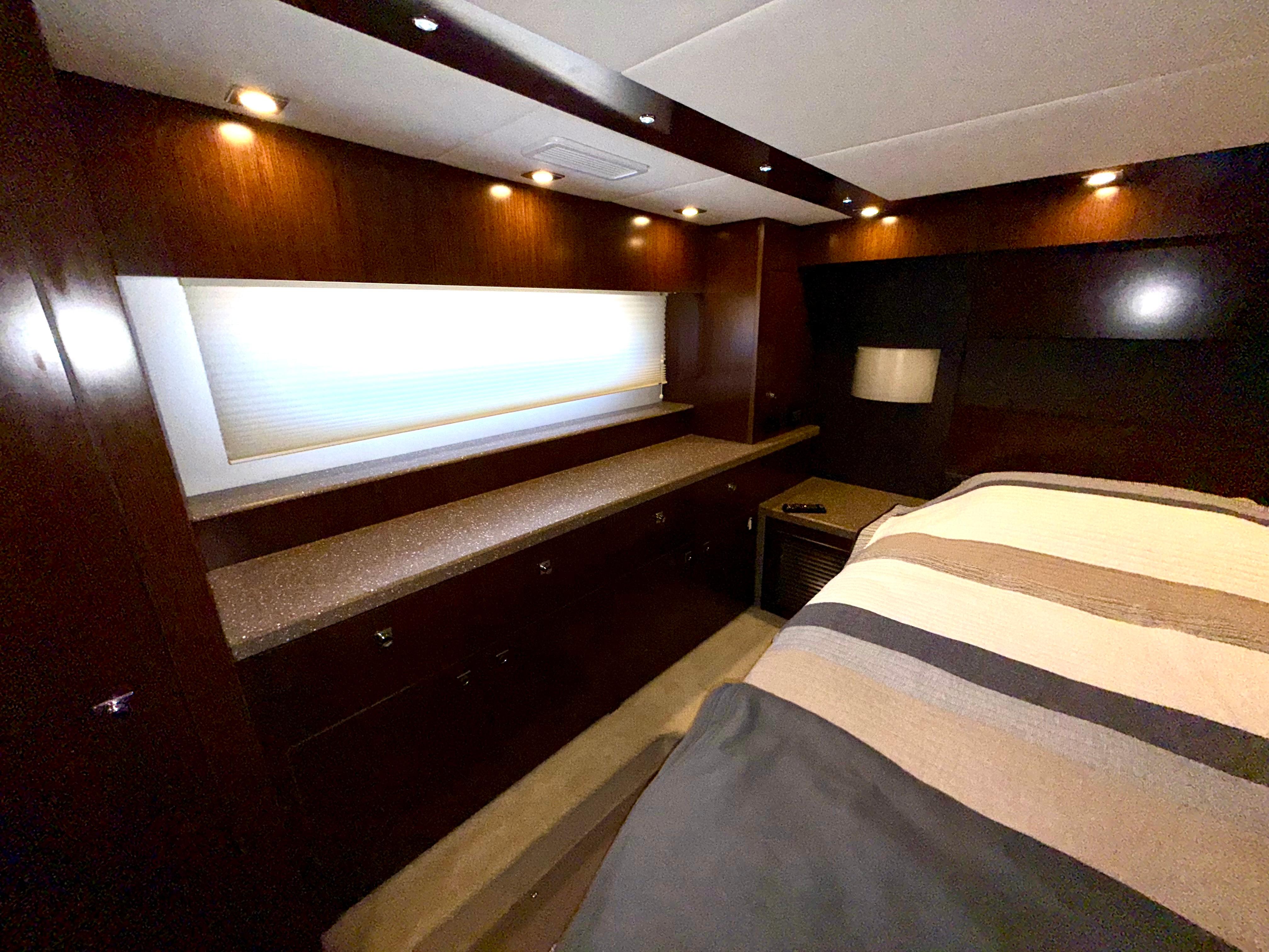 2011-cruisers-yachts-48-cantius-power-9849824-984980280-0-030720251046-57