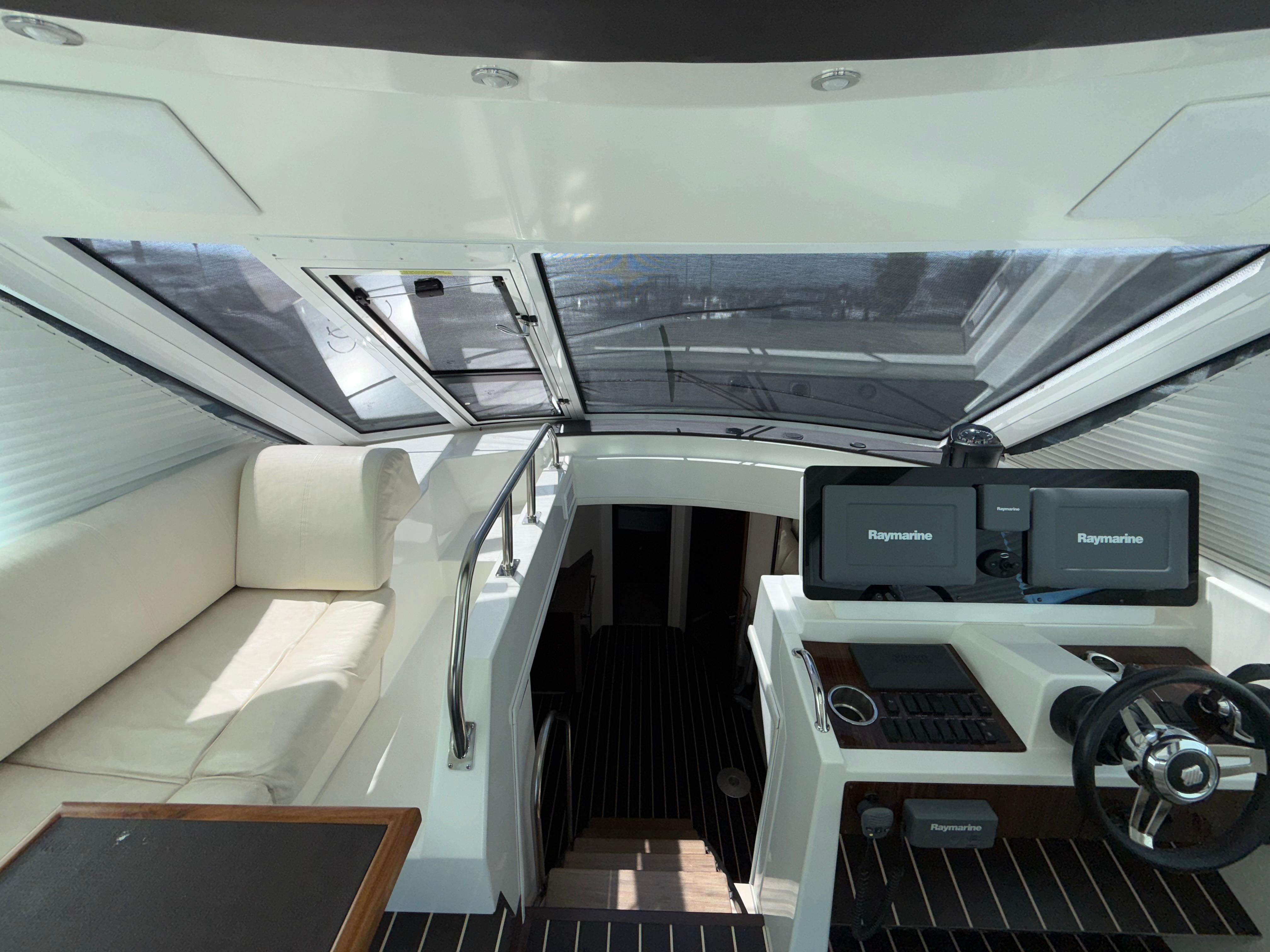 2011-cruisers-yachts-48-cantius-power-9849824-984980293-0-030720251045-43