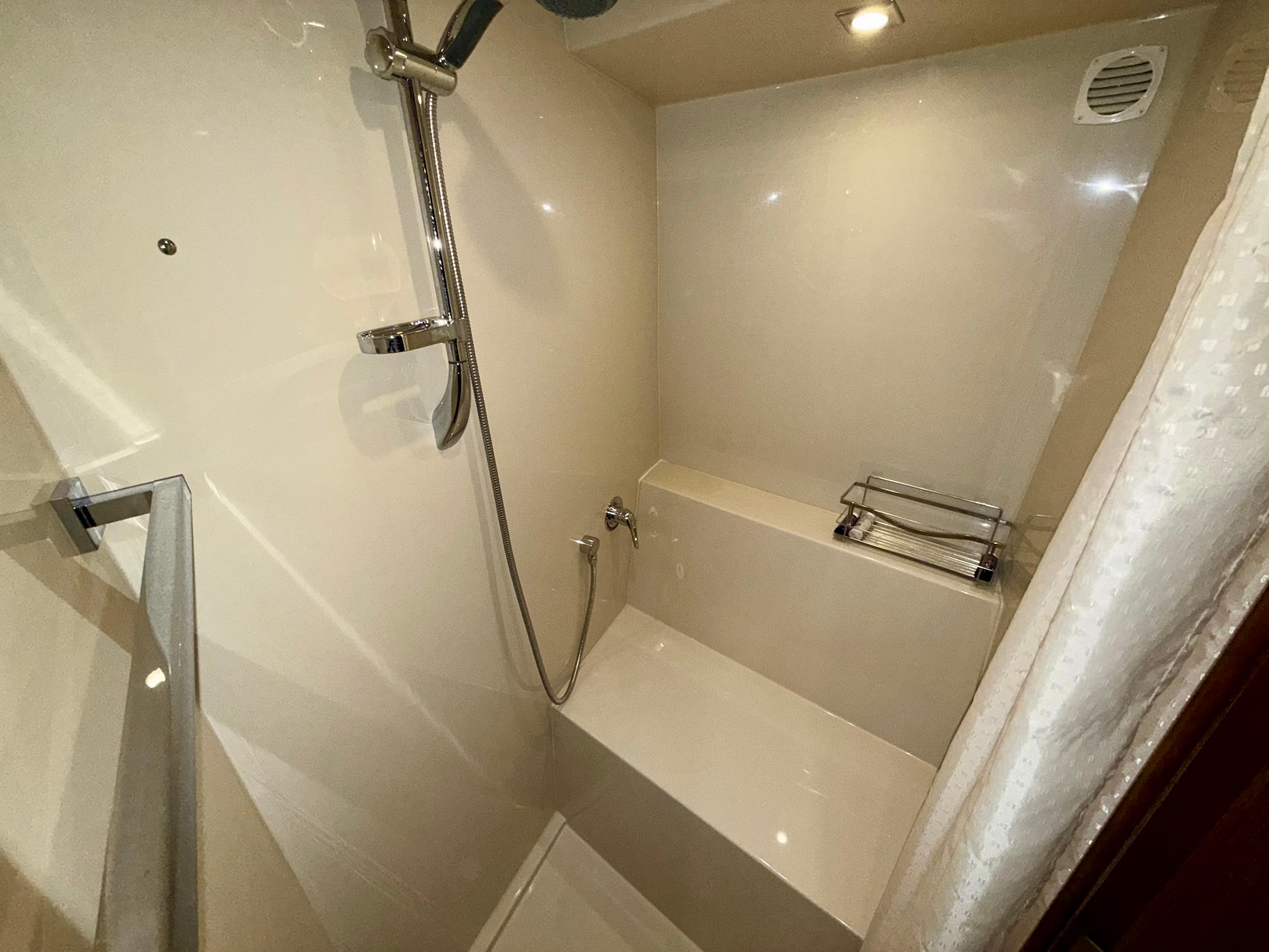 2011-cruisers-yachts-48-cantius-power-9849824-984980296-0-030720251045-46