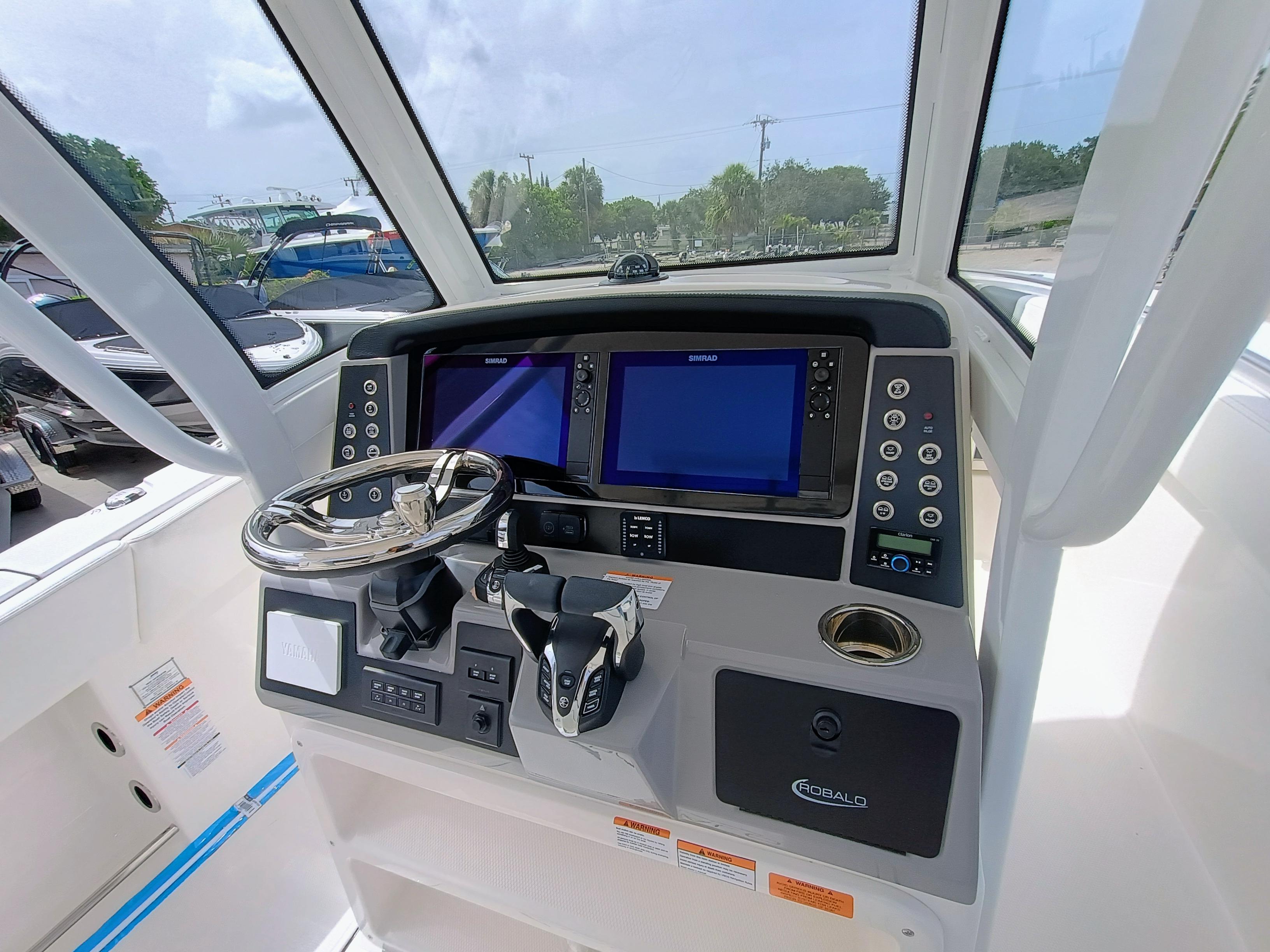 2025-robalo-r270-center-console-power-9829827-20250606104948637-1_XLARGE