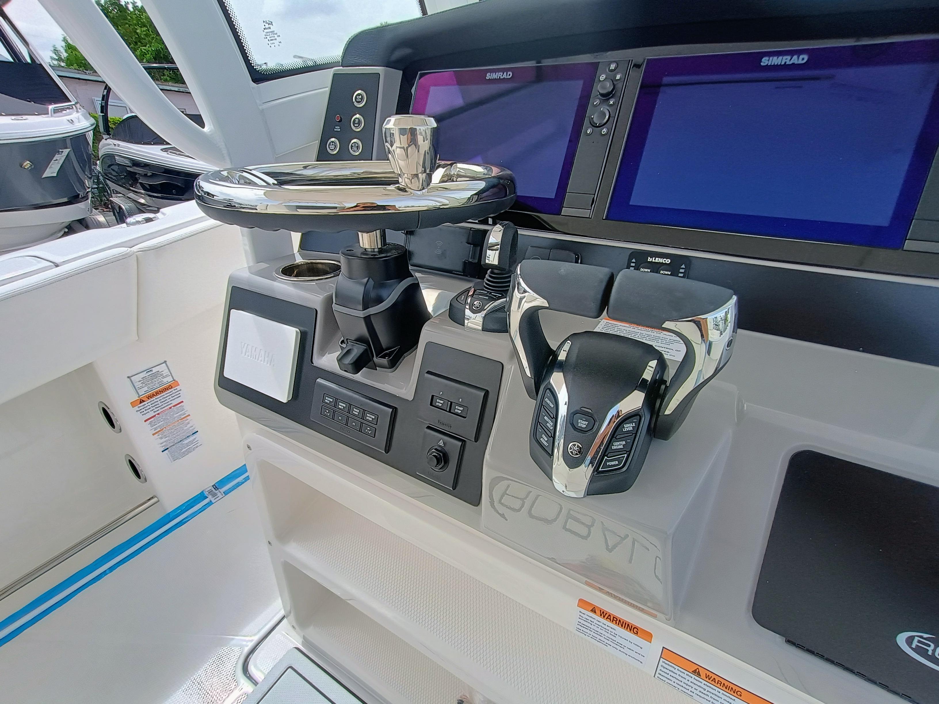 2025-robalo-r270-center-console-power-9829827-20250606104955766-1_XLARGE