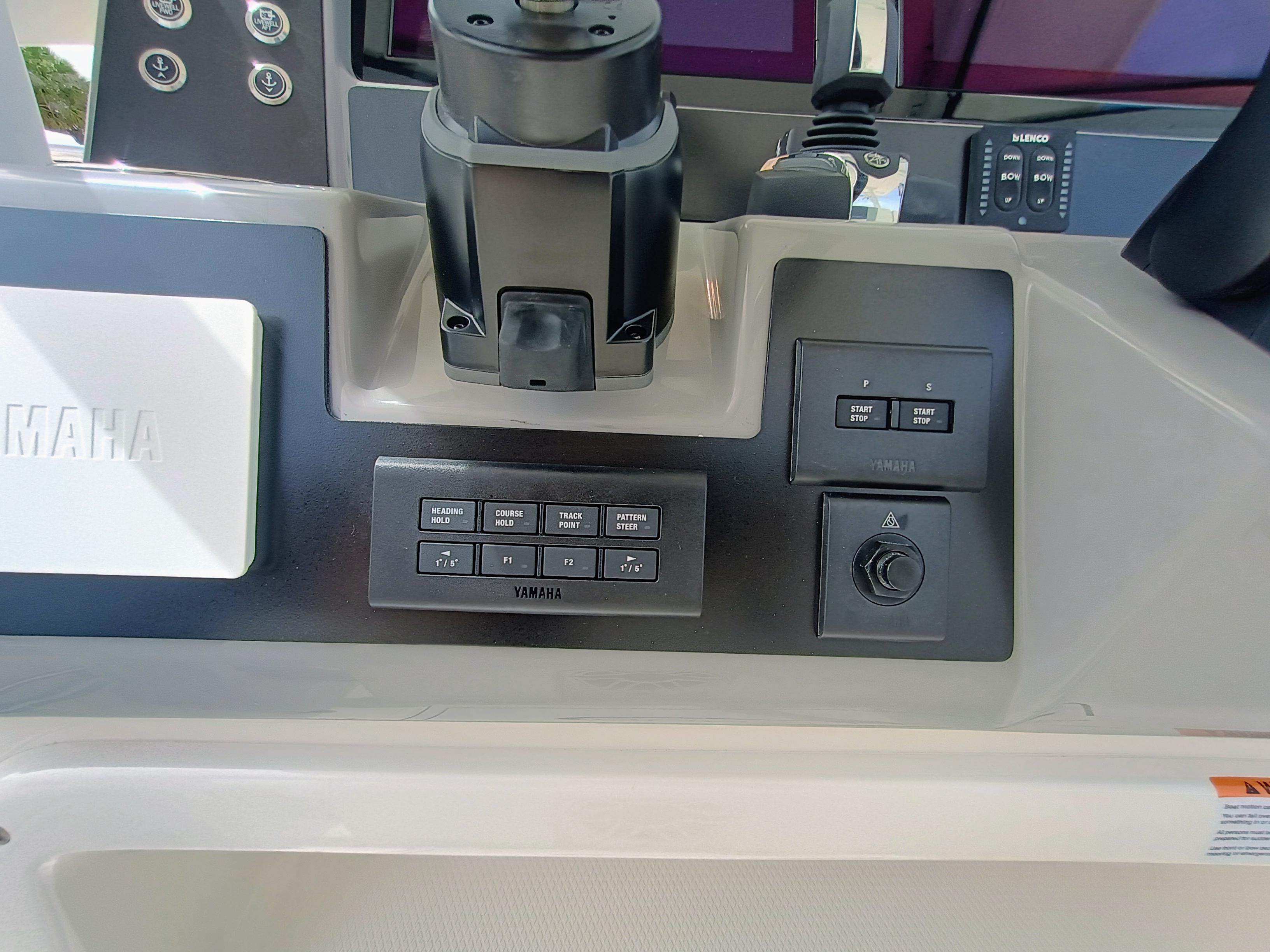 2025-robalo-r270-center-console-power-9829827-20250606105006894-1_XLARGE