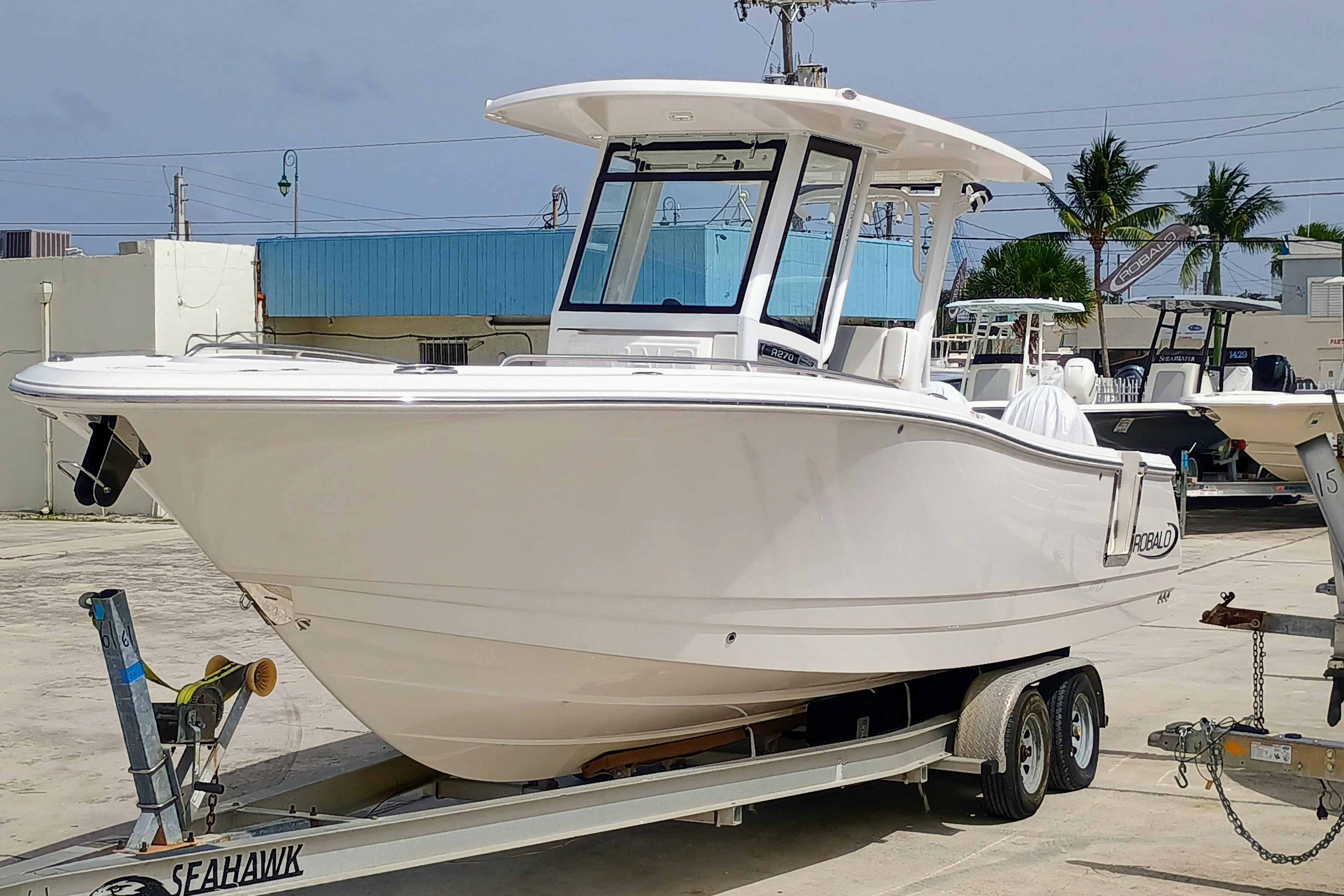 2025-robalo-r270-center-console-power-9829827-20250606105126040-1_XLARGE