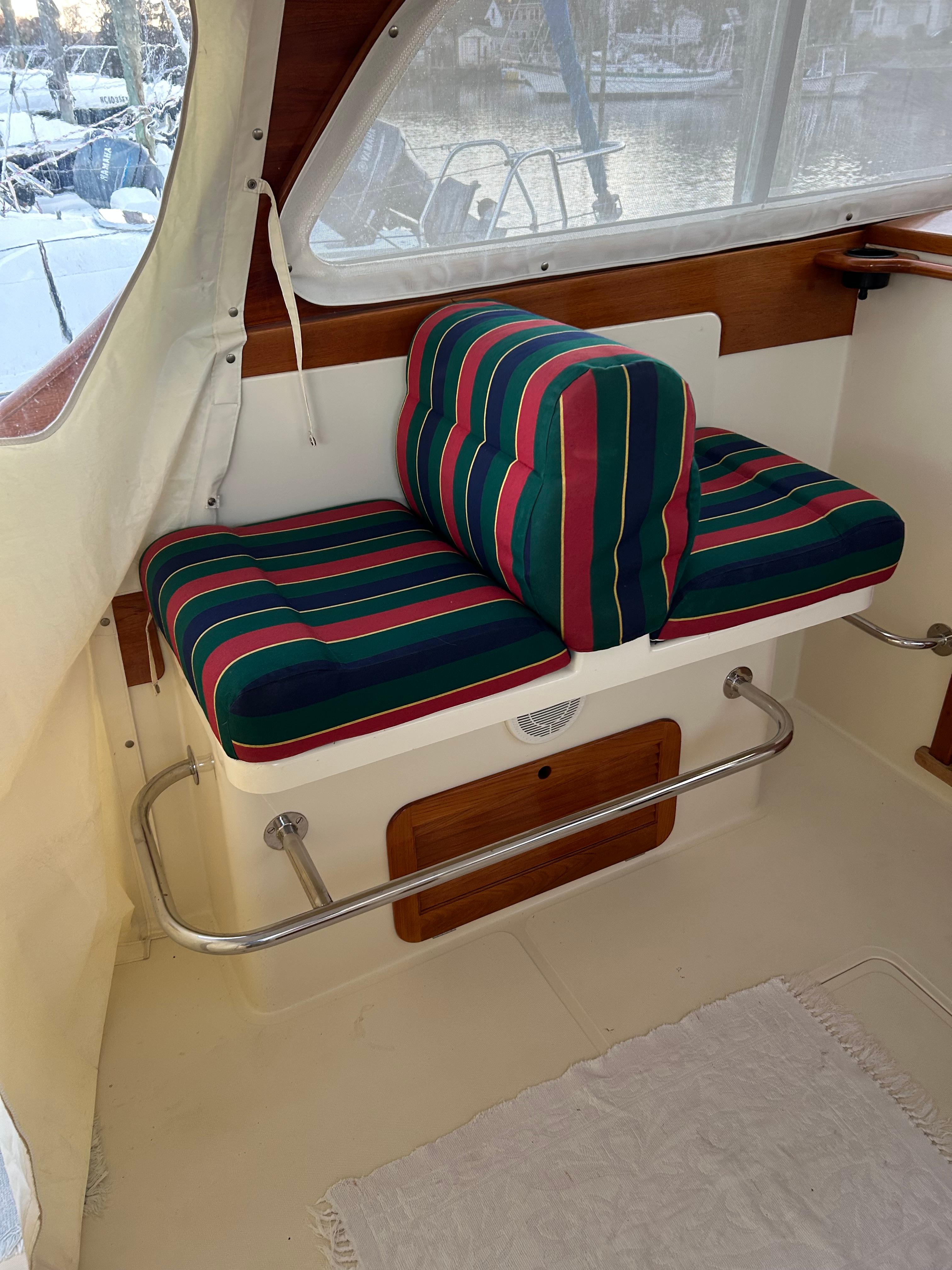 Hinckley-Classic 36 Picnic Boat 2001 -VA-US-9719831 | Thumbnail