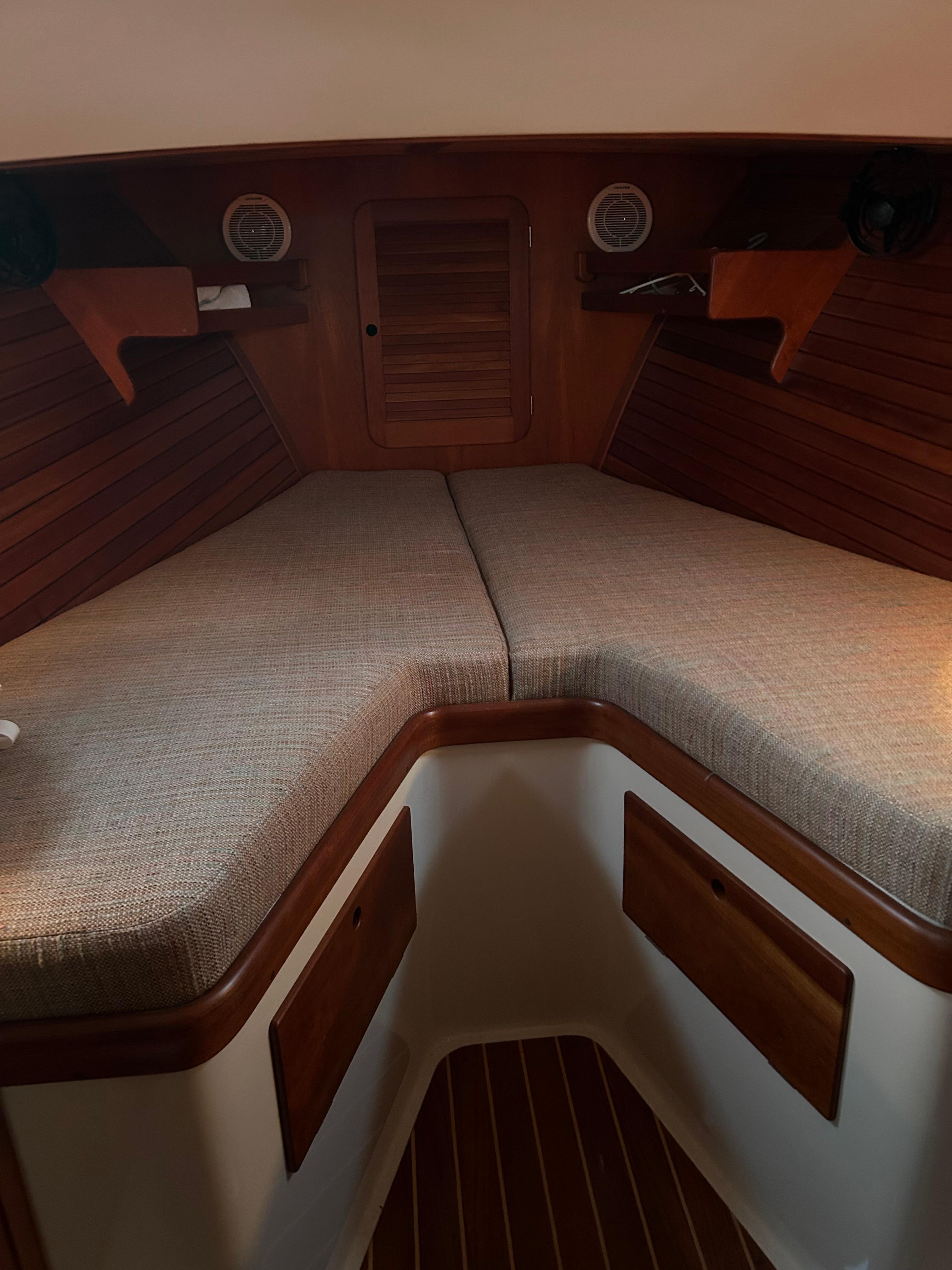 Hinckley-Classic 36 Picnic Boat 2001 -VA-US-9719831 | Thumbnail