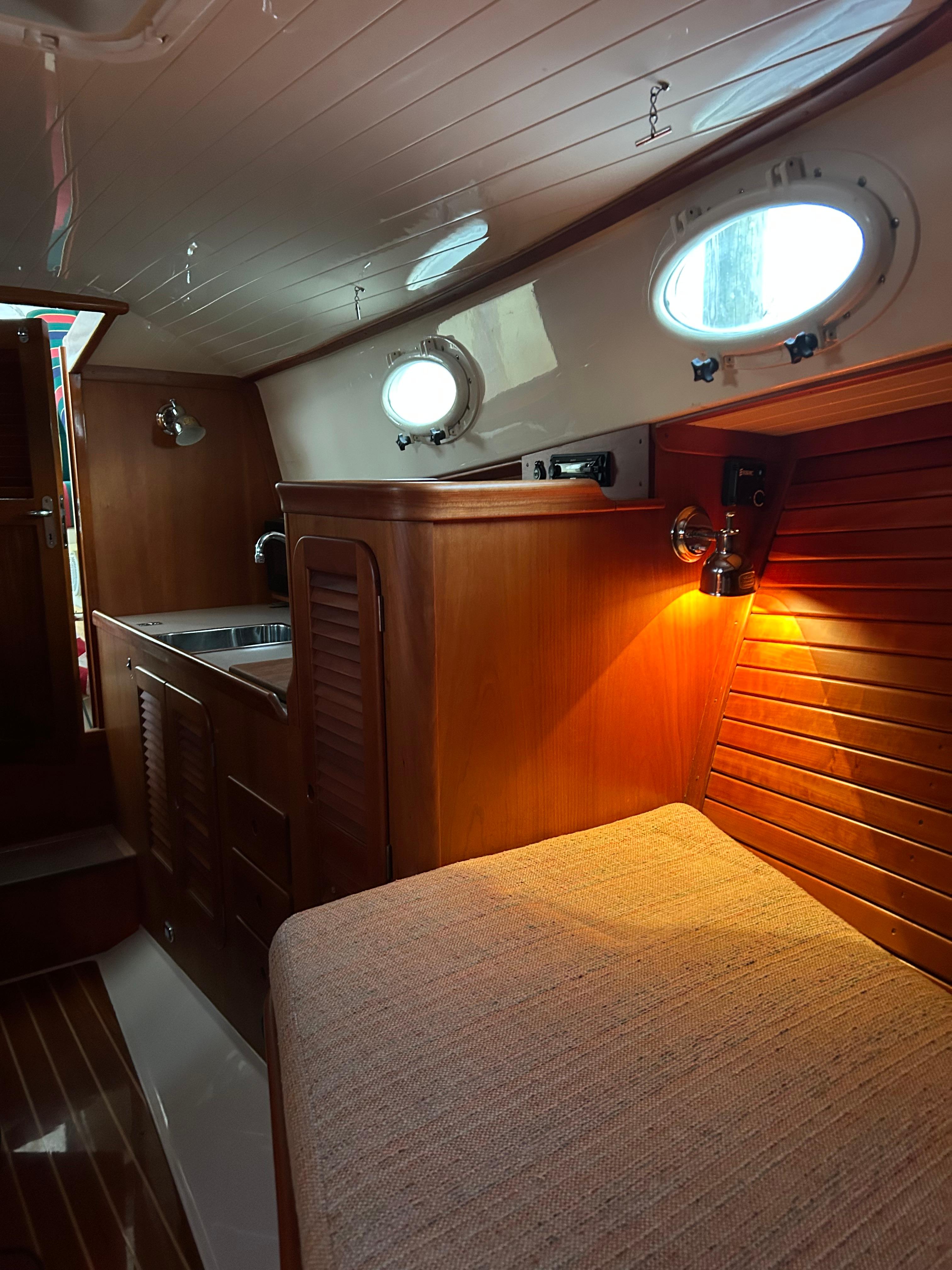 Hinckley-Classic 36 Picnic Boat 2001 -VA-US-9719831 | Thumbnail
