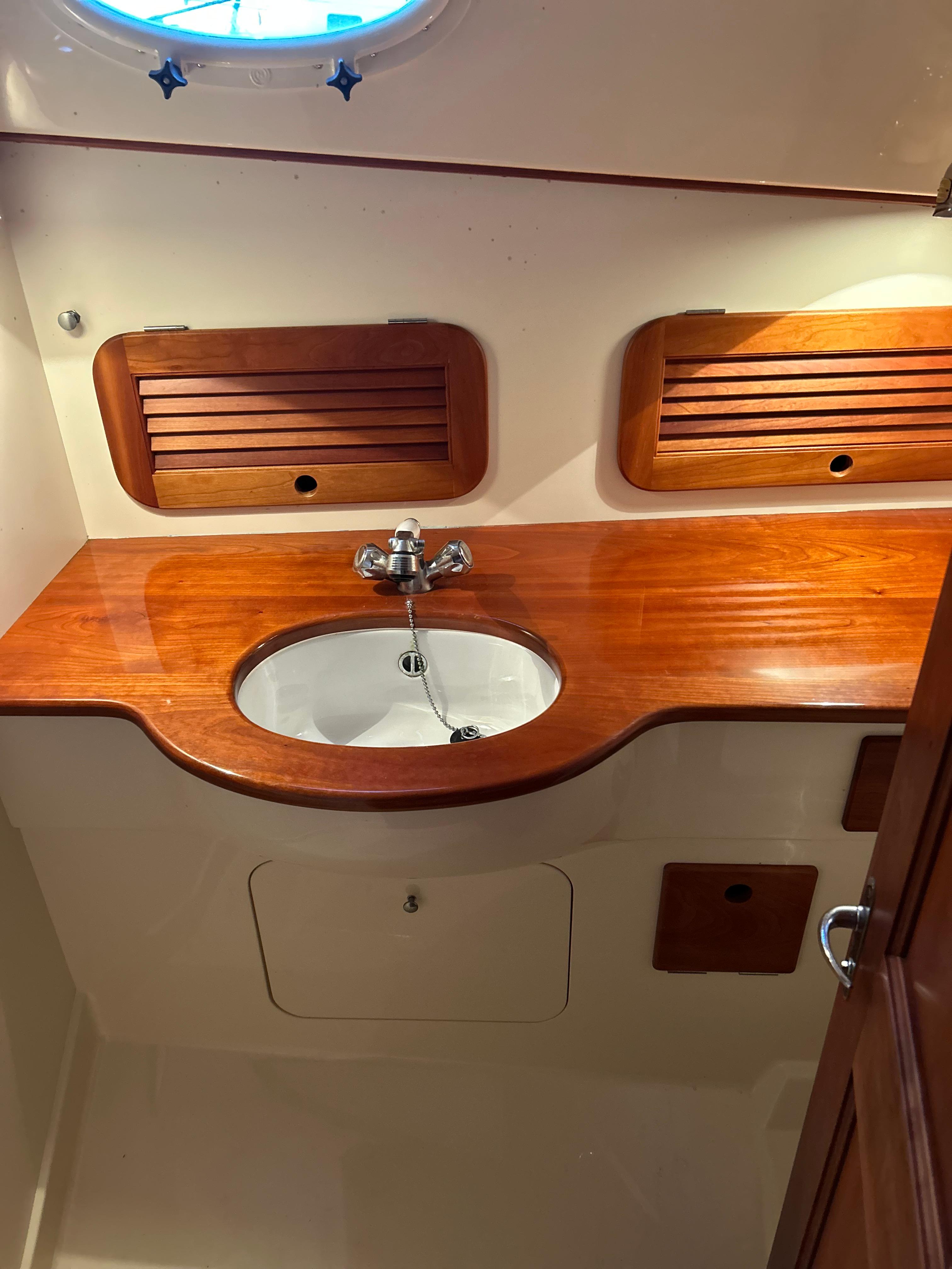 Hinckley-Classic 36 Picnic Boat 2001 -VA-US-9719831 | Thumbnail