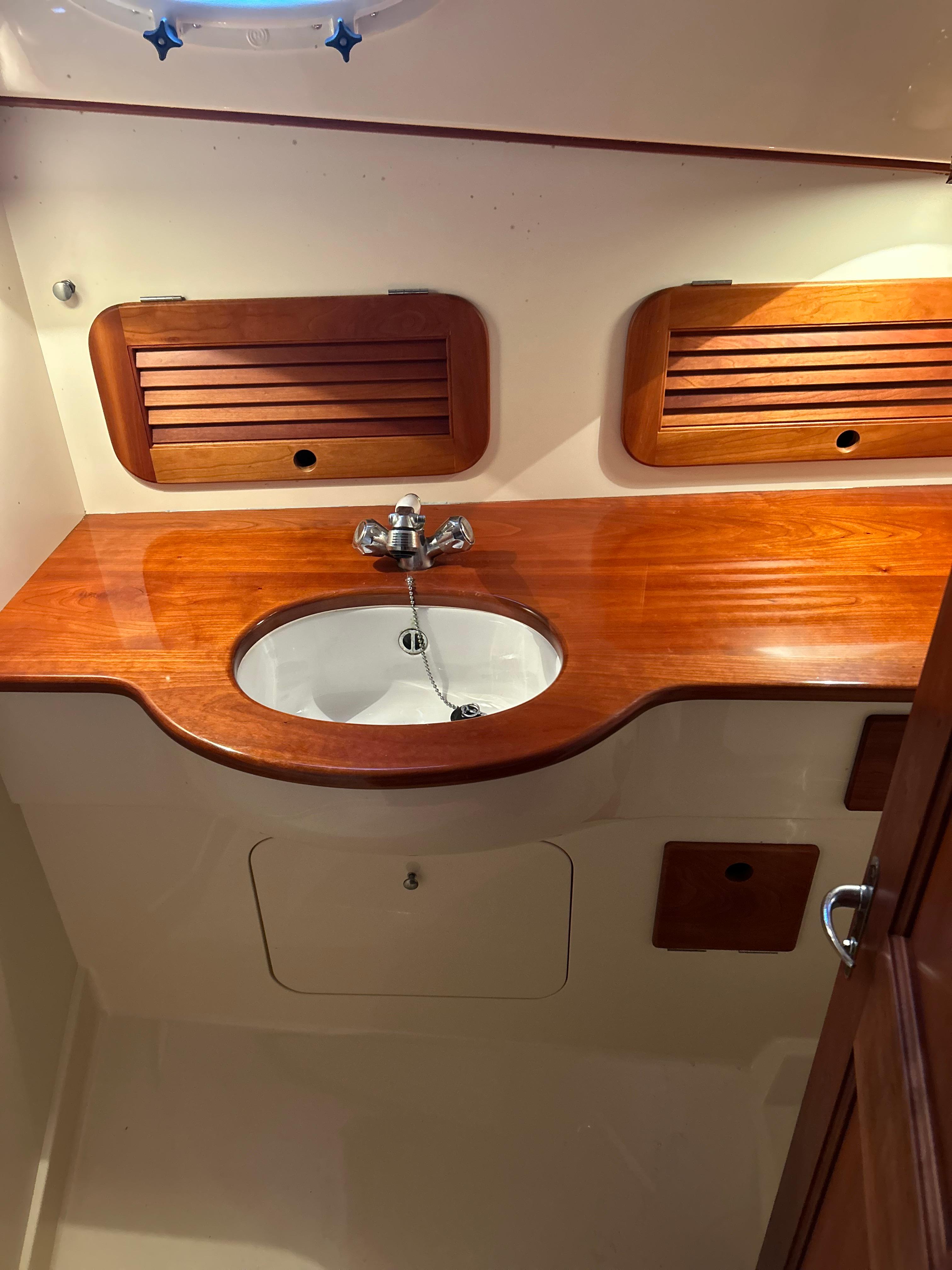 Hinckley-Classic 36 Picnic Boat 2001 -VA-US-9719831 | Thumbnail