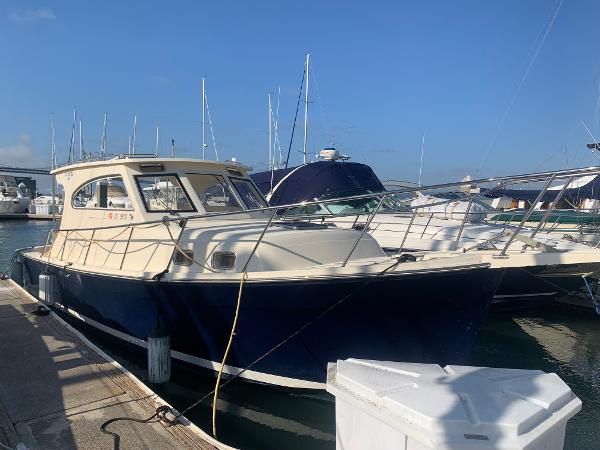 2004 Mainship Pilot 30-II Sedan