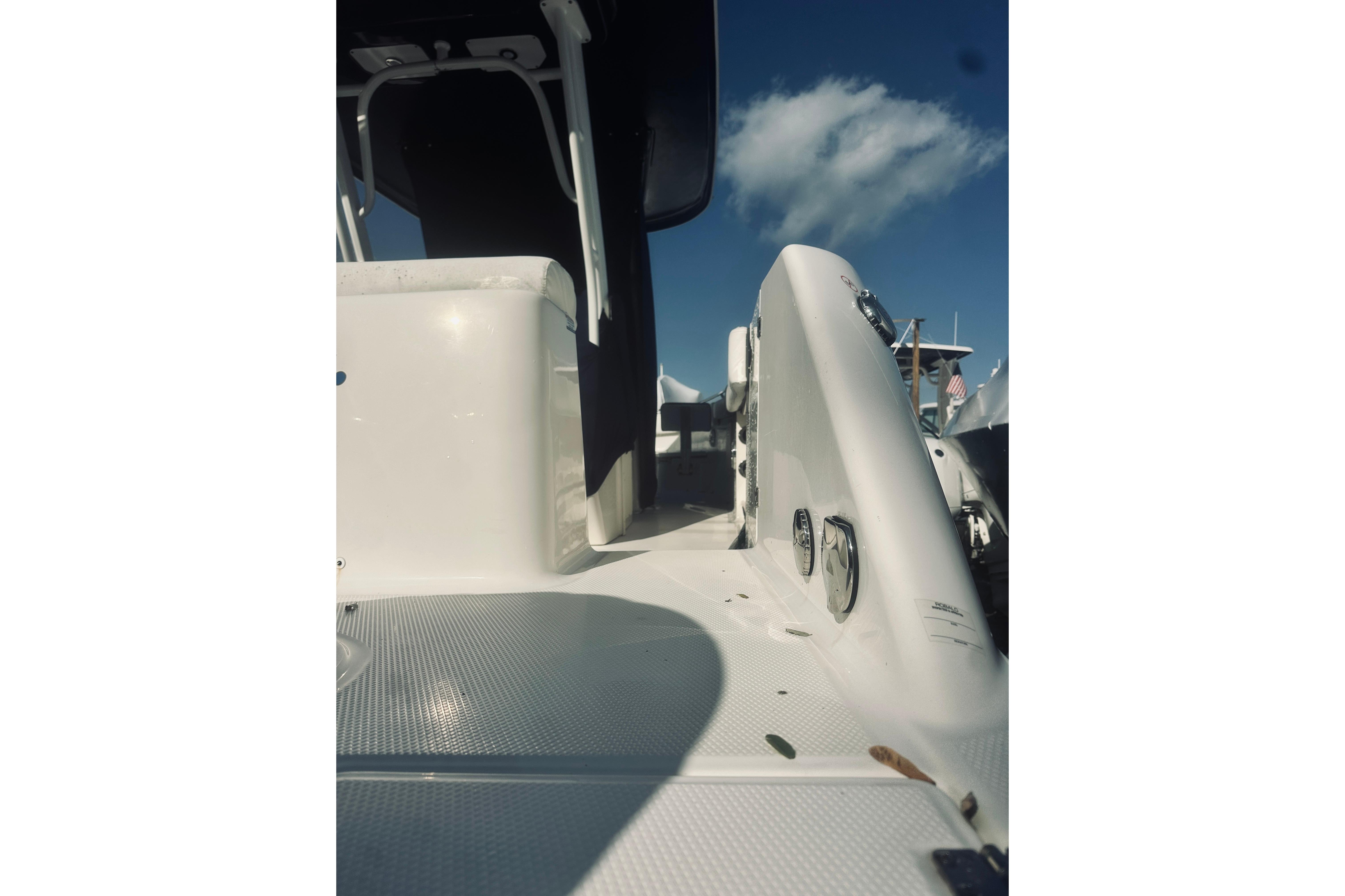 2022 Robalo R272 Center Console boat deck with clear sky background.