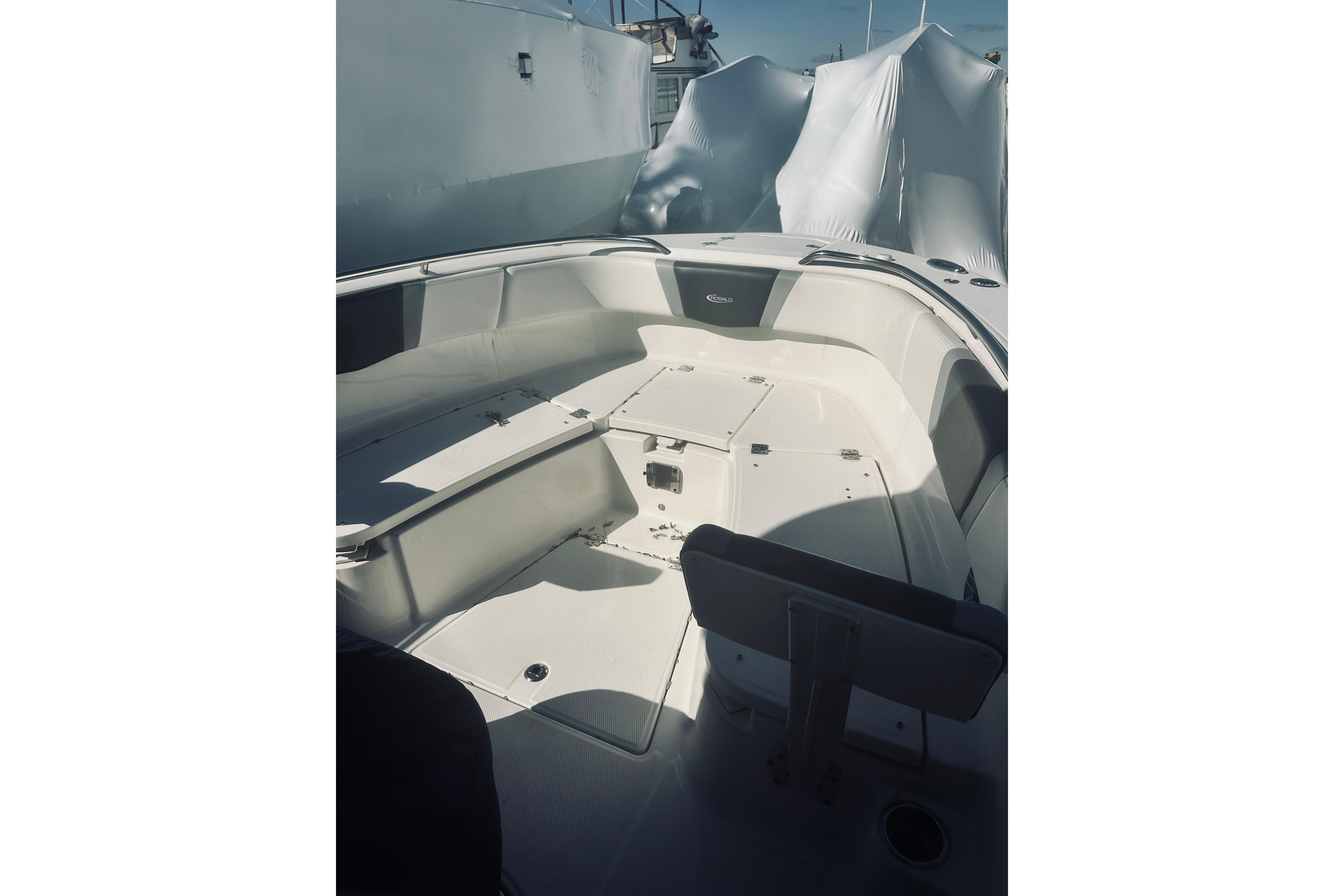 2022 Robalo R272 Center Console boat interior, featuring spacious seating and storage.
