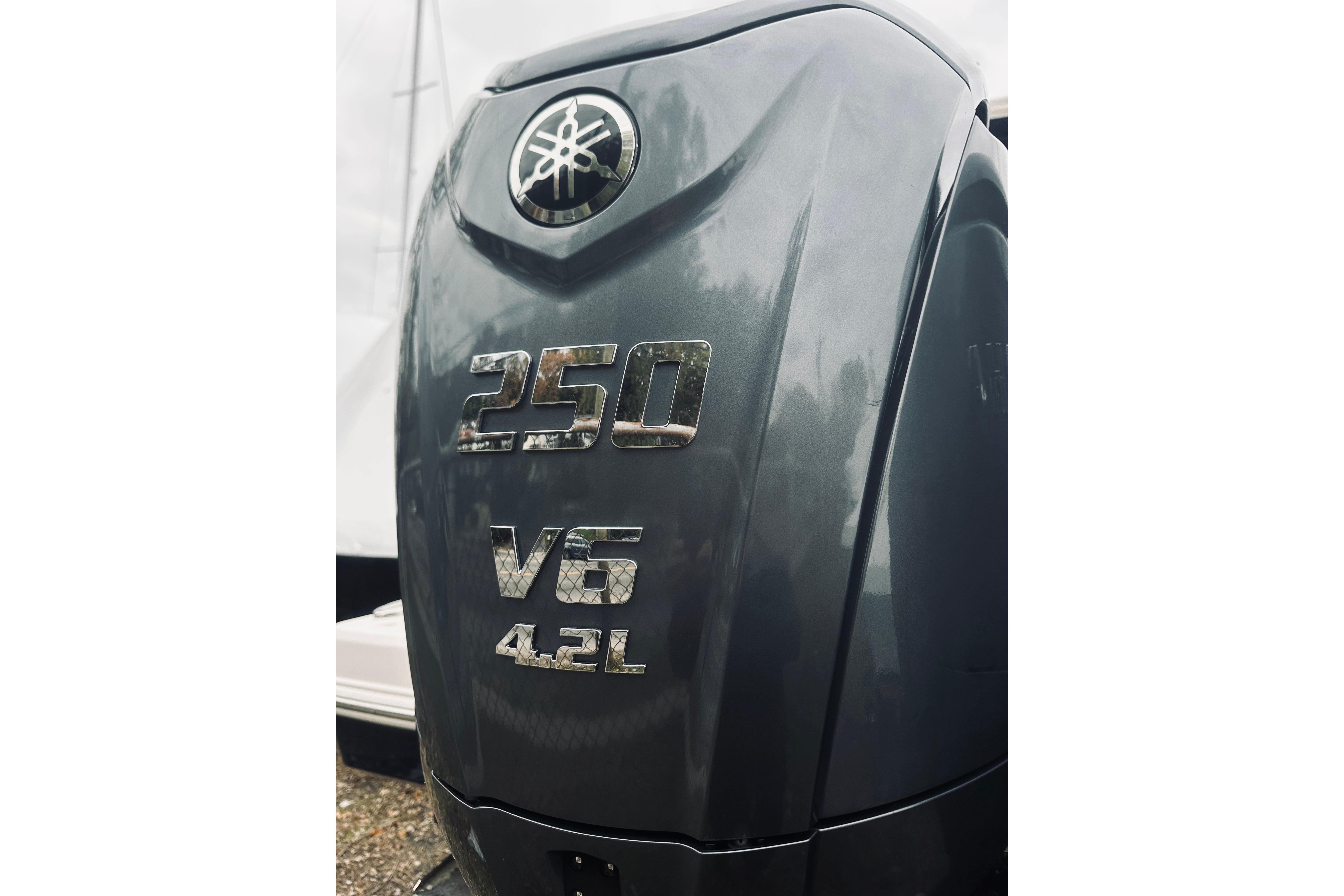 Yamaha 250 V6 4.2L outboard engine on 2022 Robalo R272 Center Console boat.