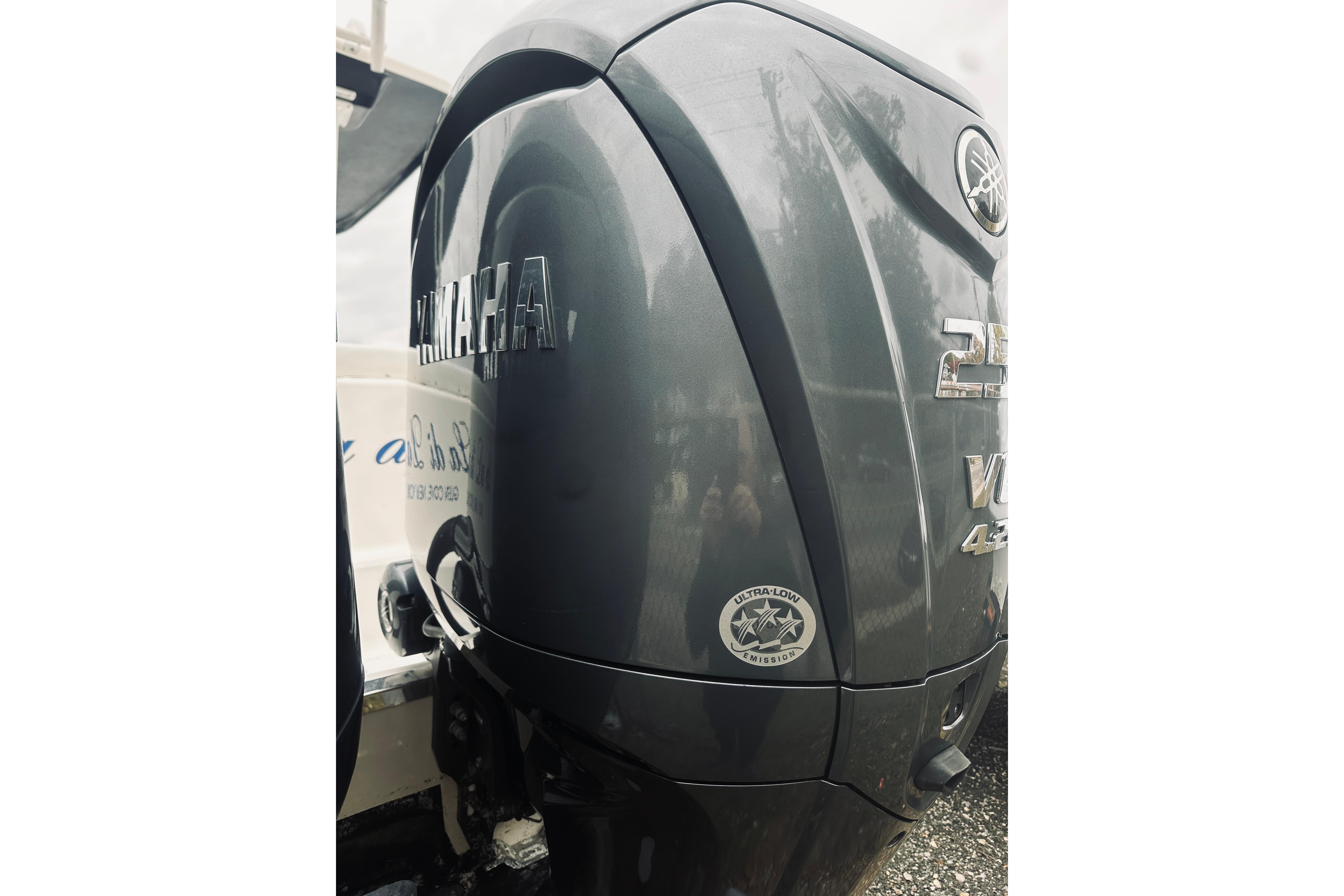 2022 Robalo R272 Center Console with Yamaha 250 V6 outboard engine.