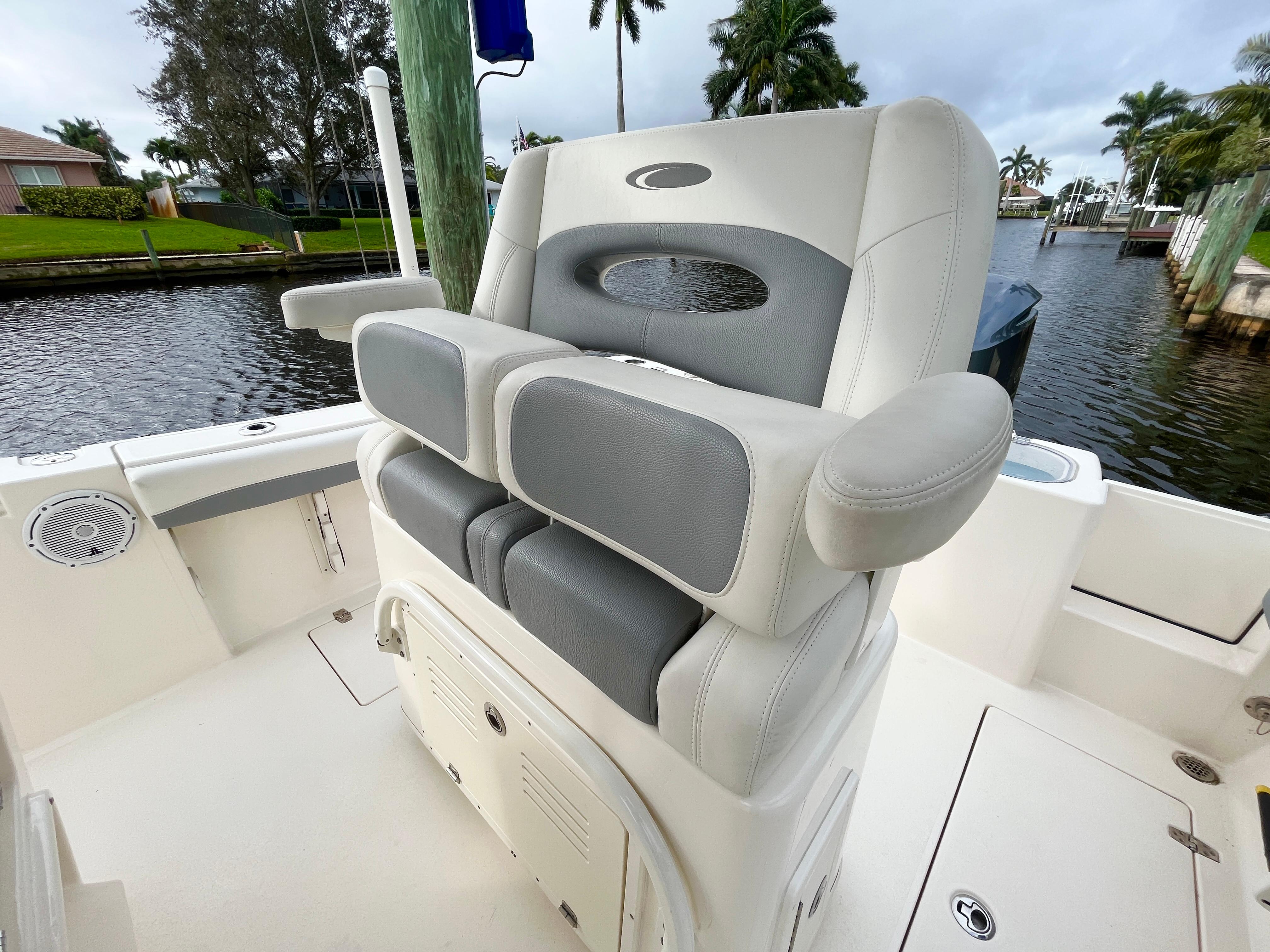 2019 Cobia - Helm seating