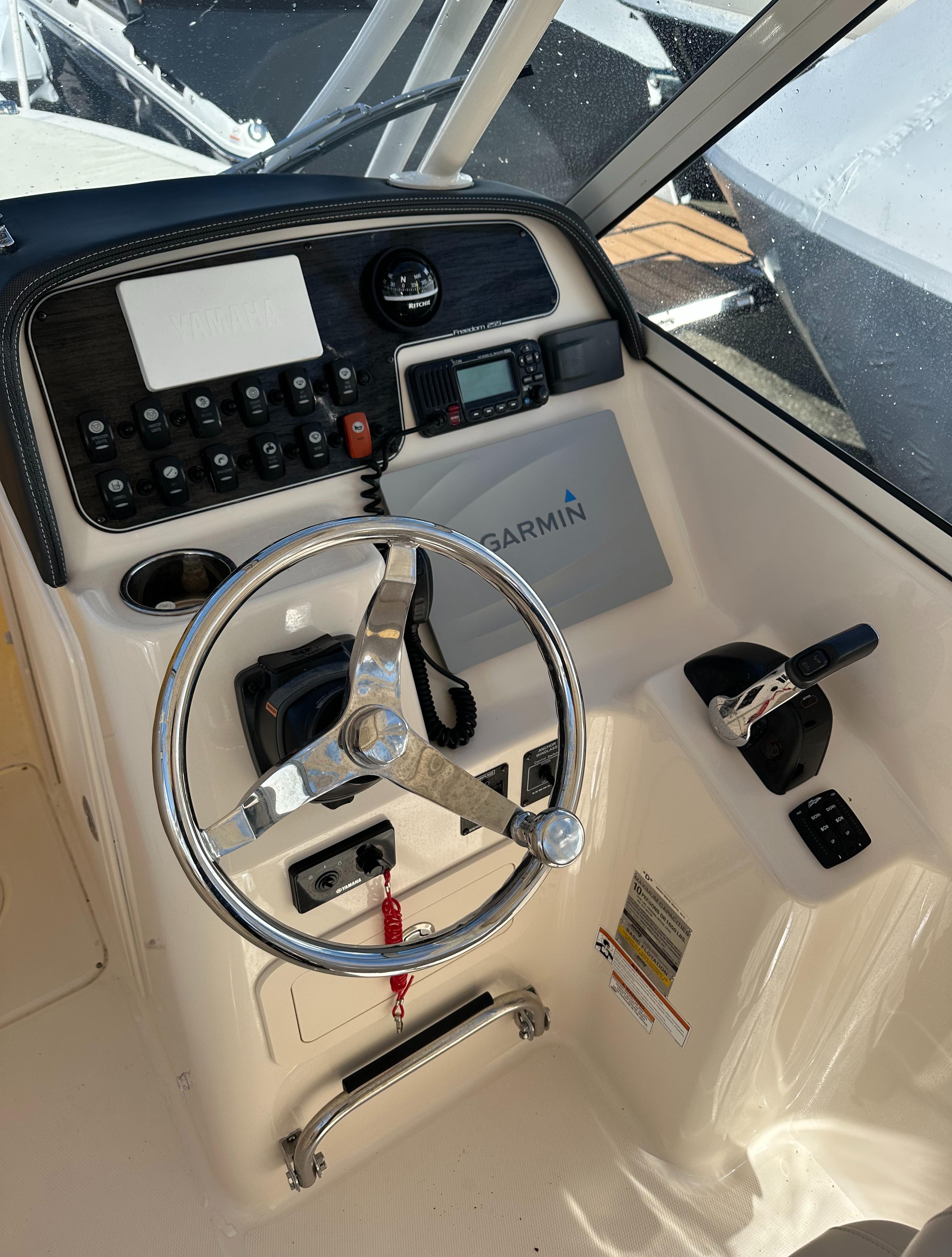 2018-grady-white-freedom-255-power-9669854-20250325114735931-1_XLARGE