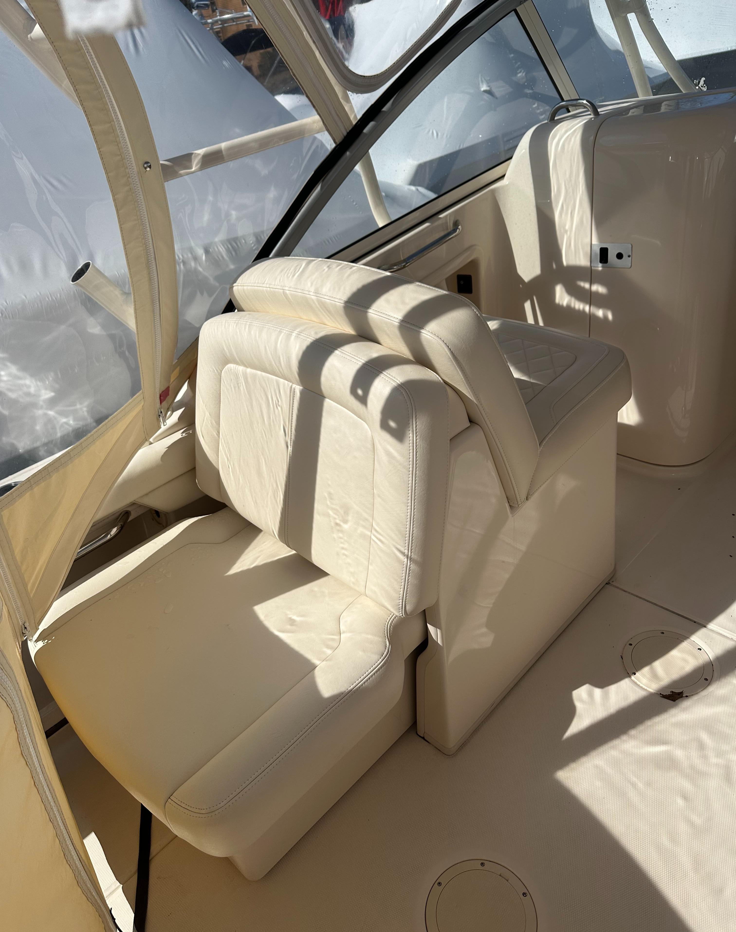 2018-grady-white-freedom-255-power-9669854-20250325114744877-1_XLARGE