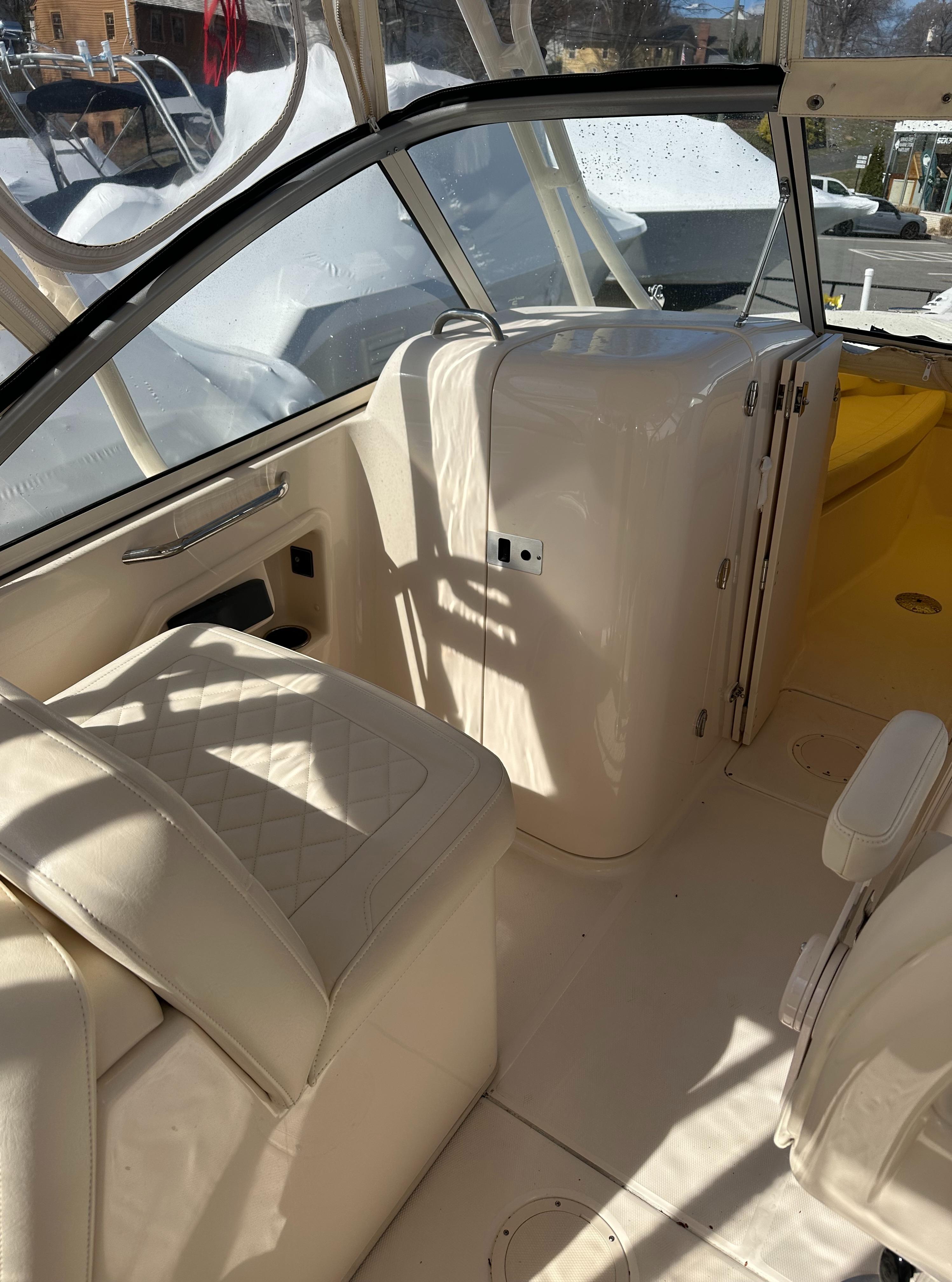 2018-grady-white-freedom-255-power-9669854-20250325114747926-1_XLARGE