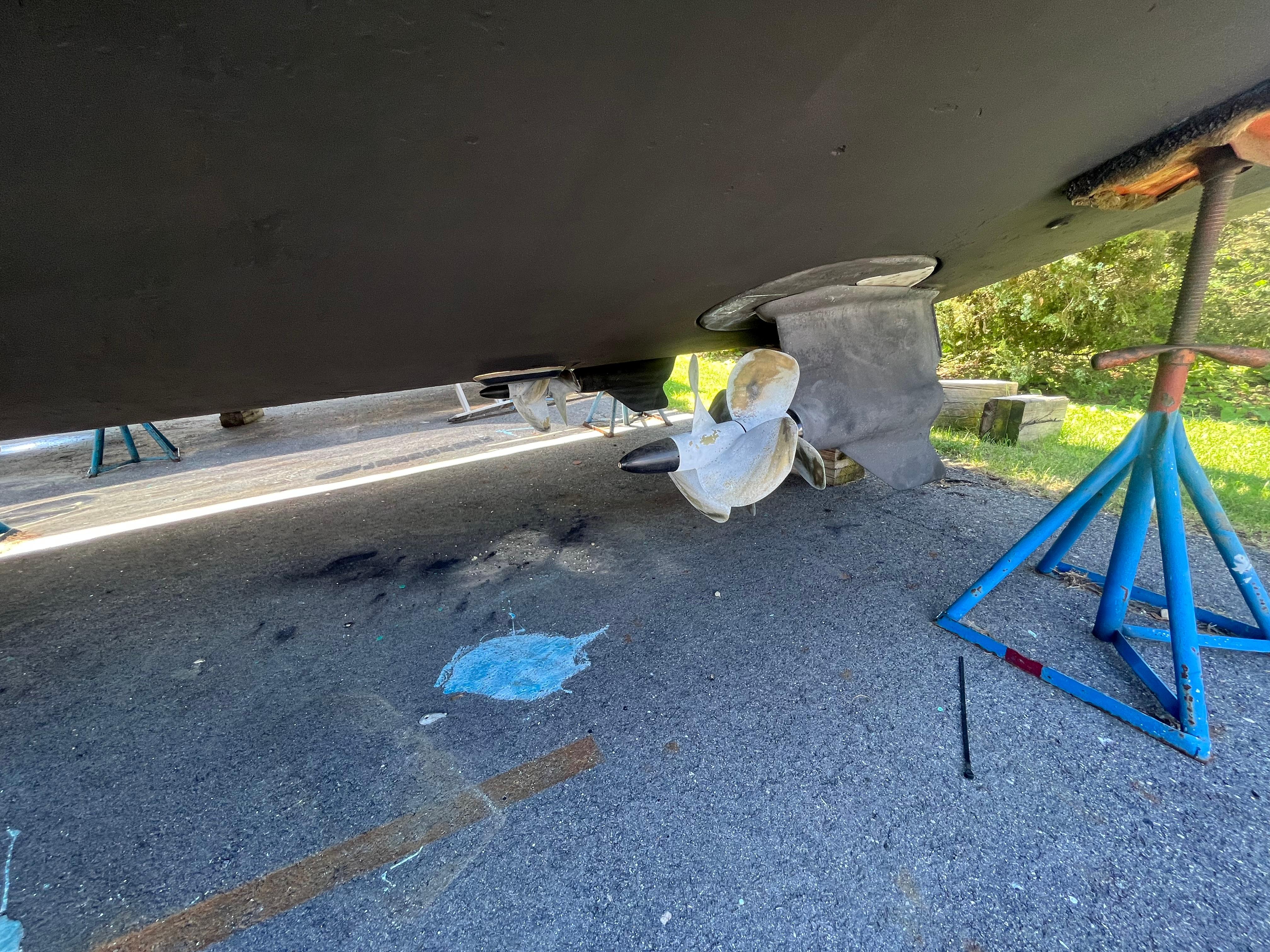 Chaparral-400 Premiere 2010-AURORA MA-US-2010 Chaparral 400 Premiere boat underside with propeller and supports.-9799863 | Thumbnail