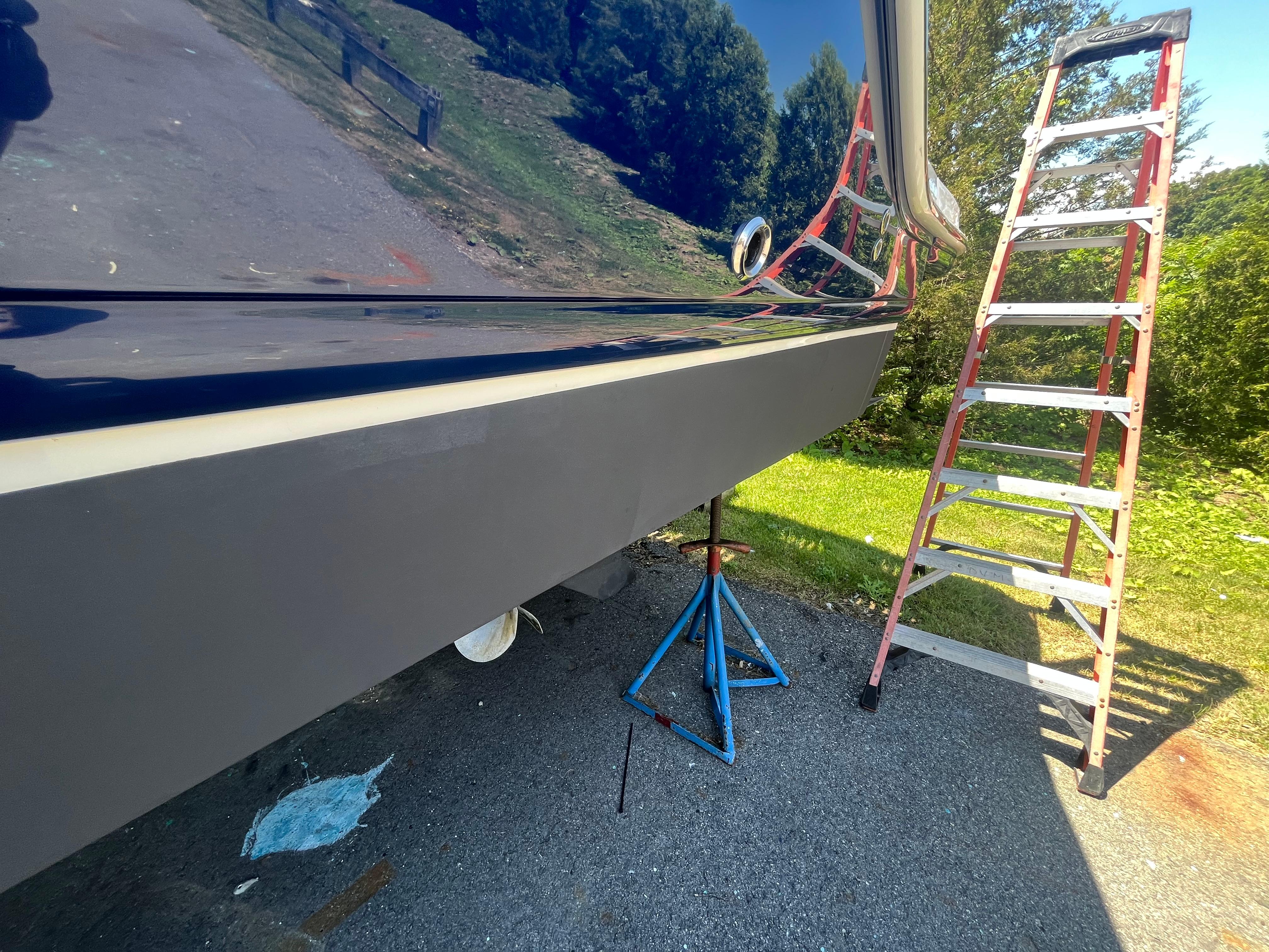 Chaparral-400 Premiere 2010-AURORA MA-US-Chaparral 400 Premiere 2010 boat hull with ladder and support stand on pavement.-9799863 | Thumbnail