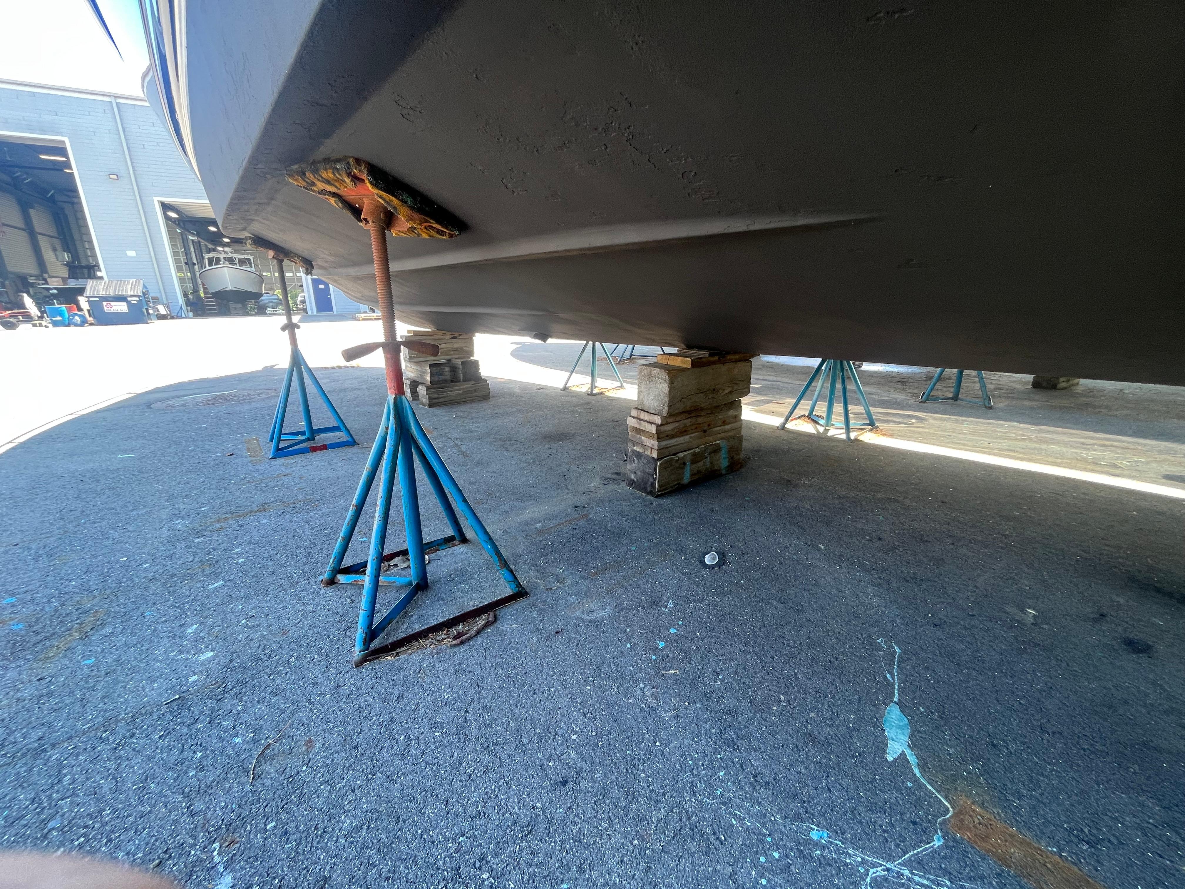 Chaparral-400 Premiere 2010-AURORA MA-US-Chaparral 400 Premiere 2010 boat on stands in a shipyard for maintenance.-9799863 | Thumbnail