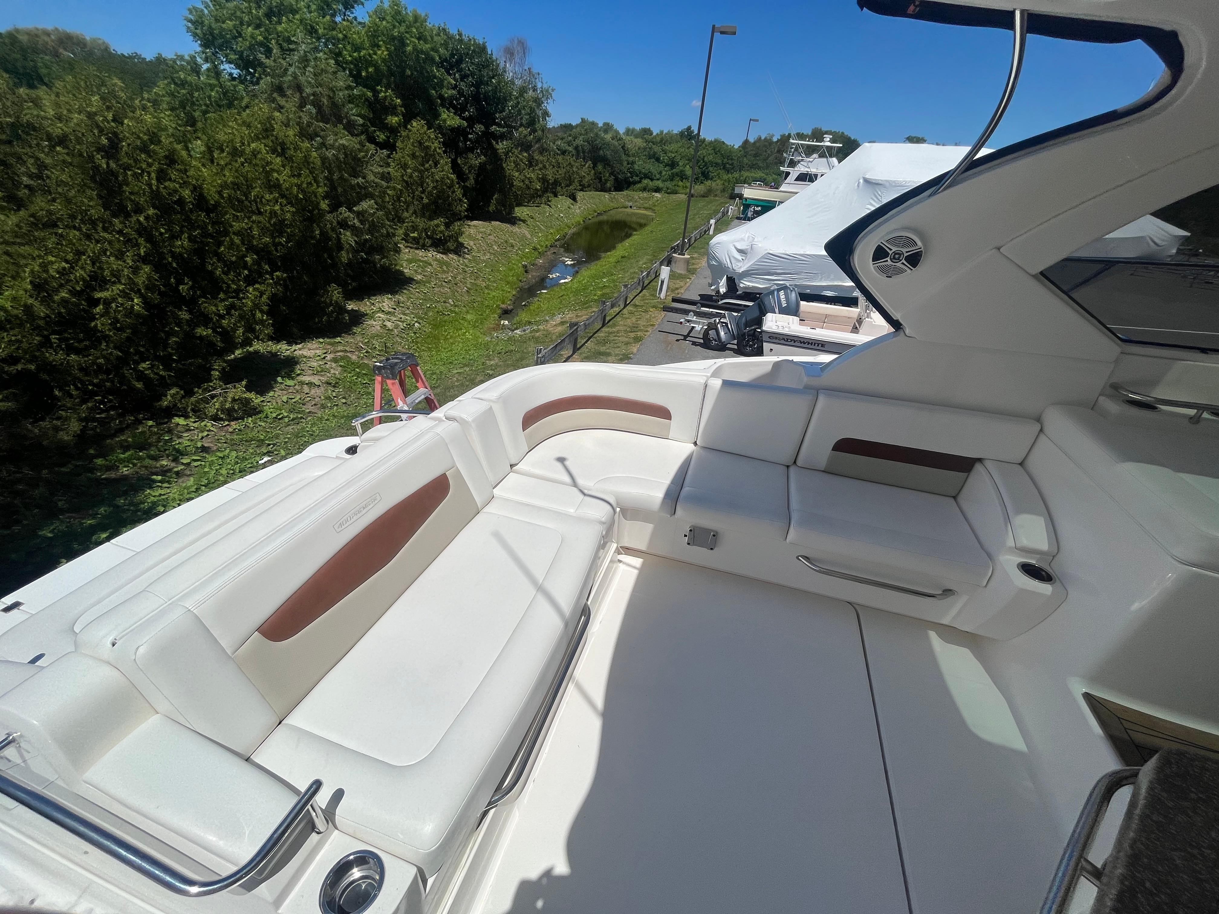 Chaparral-400 Premiere 2010-AURORA MA-US-2010 Chaparral 400 Premiere yacht with spacious white seating area, surrounded by greenery.-9799863 | Thumbnail