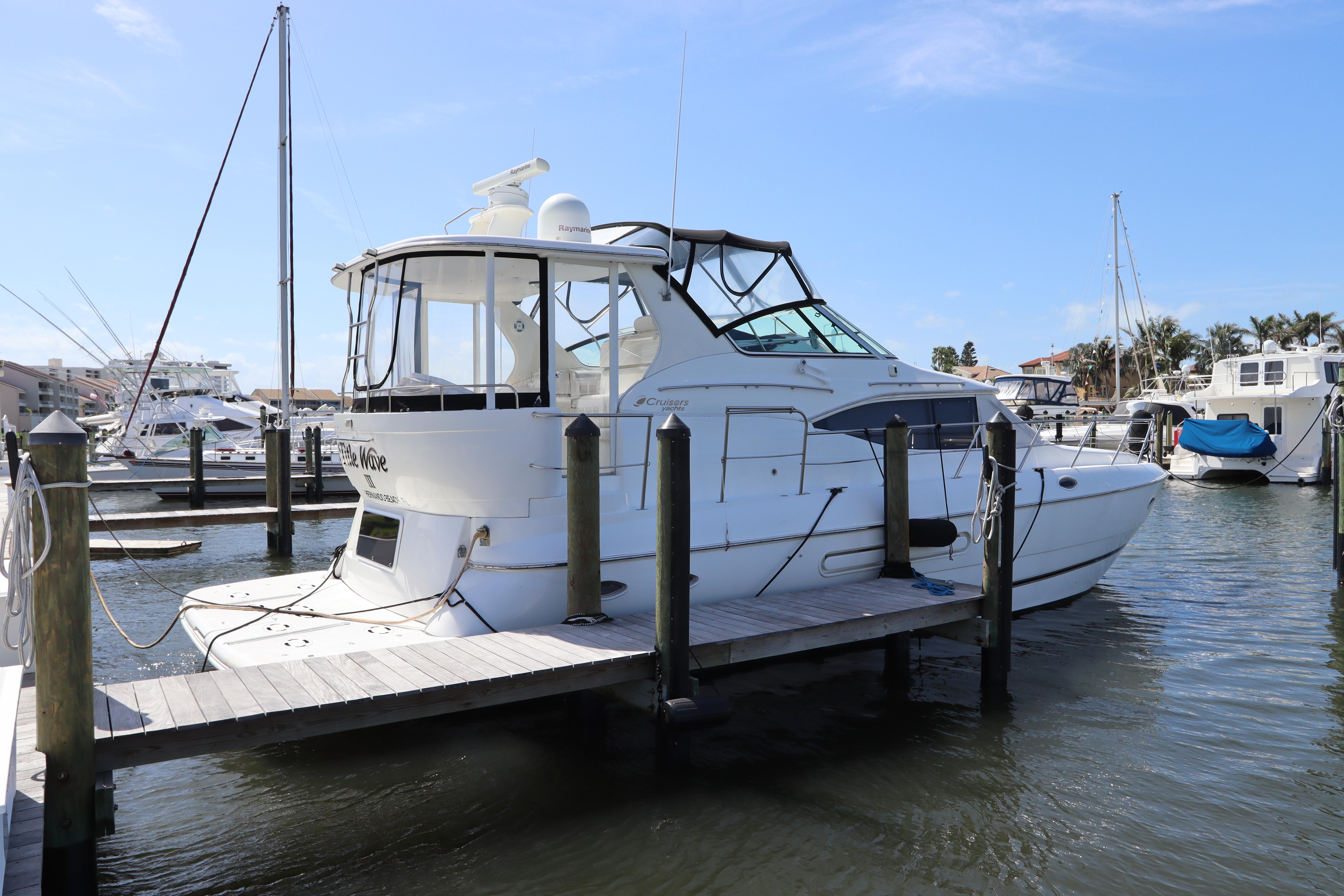 2001-cruisers-yachts-4450-express-motoryacht-power-9749864-20250407133810869-1_XLARGE