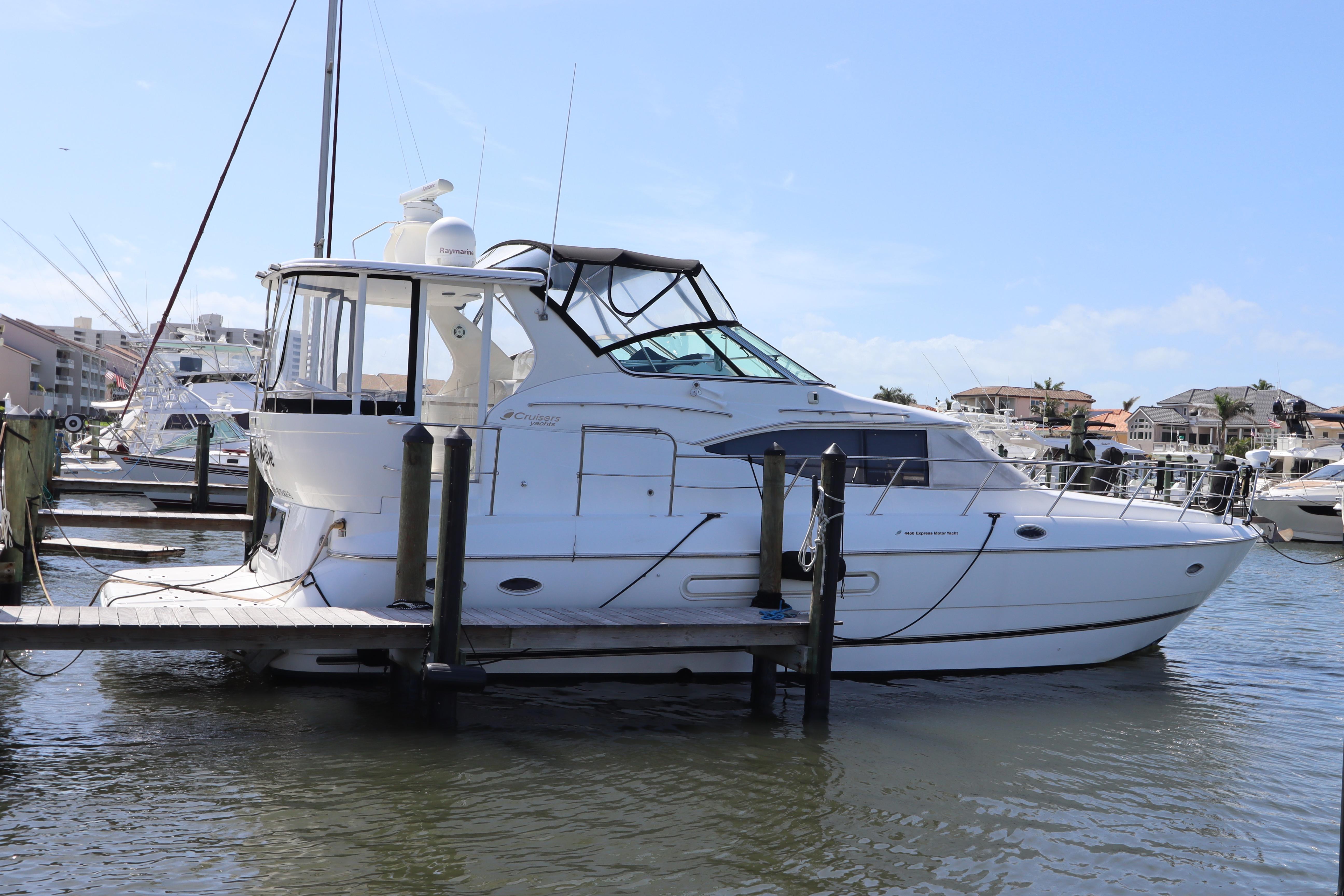 2001-cruisers-yachts-4450-express-motoryacht-power-9749864-20250407133851089-1_XLARGE