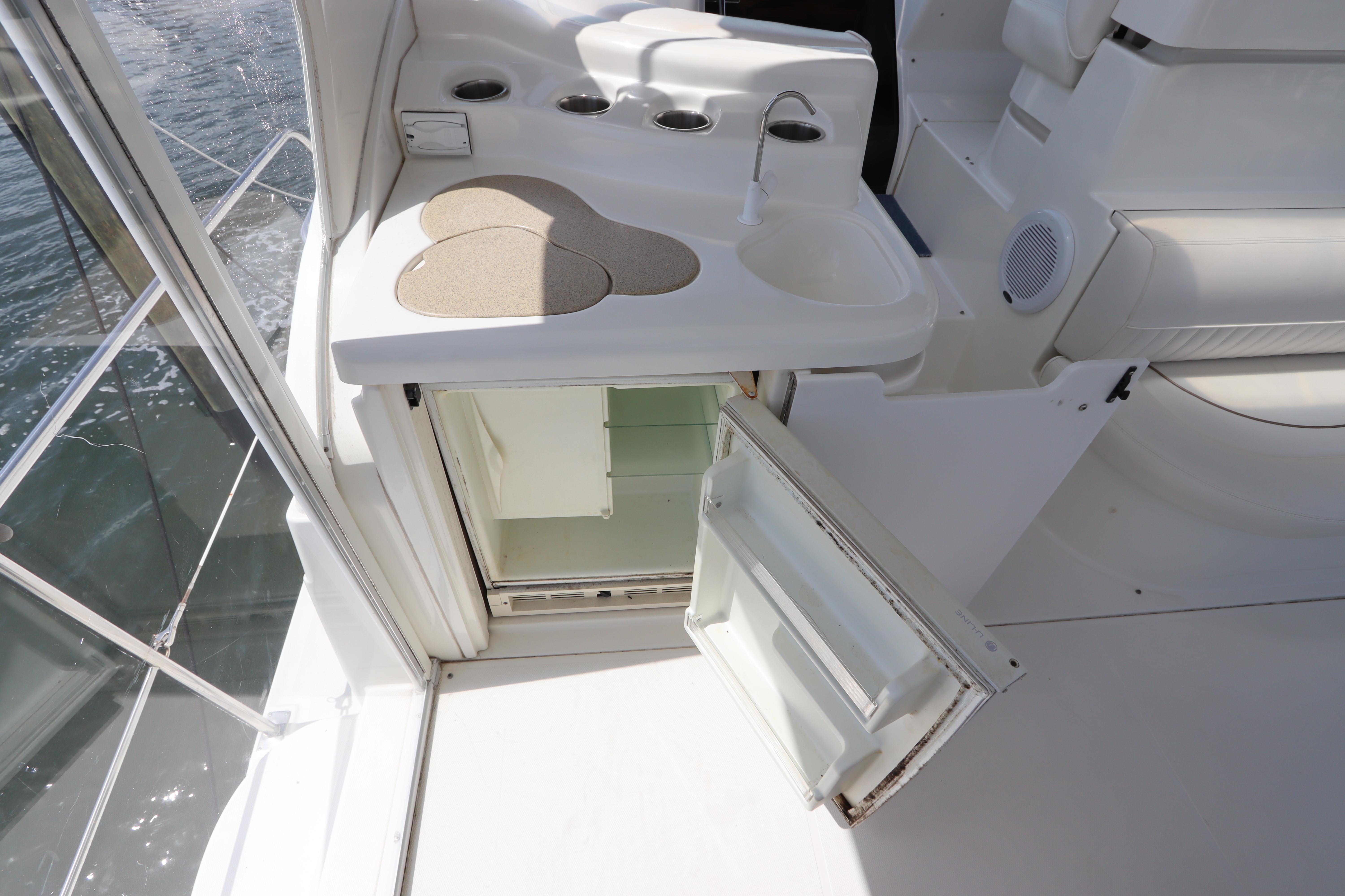 2001-cruisers-yachts-4450-express-motoryacht-power-9749864-20250407134024332-1_XLARGE