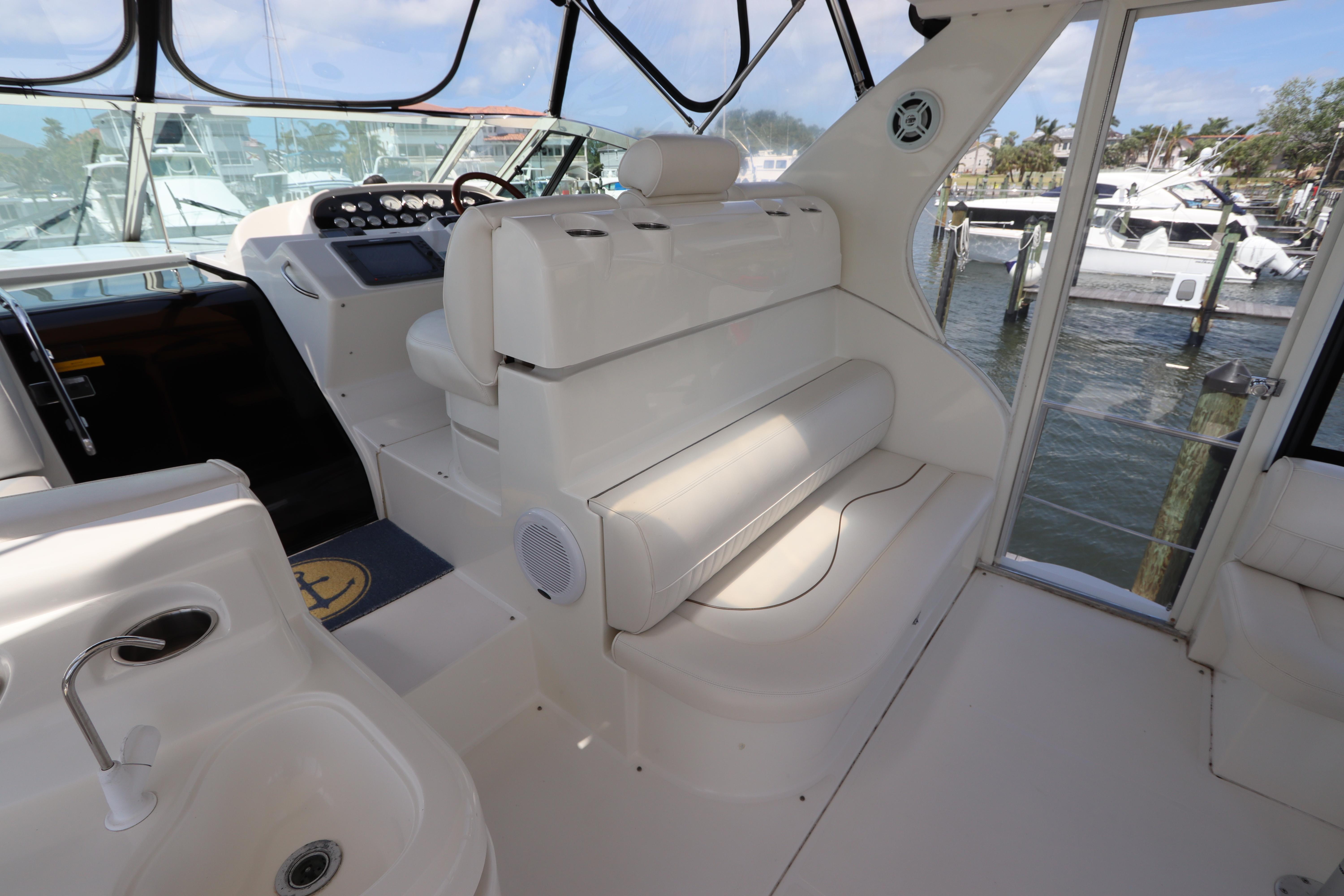 2001-cruisers-yachts-4450-express-motoryacht-power-9749864-20250407134208460-1_XLARGE