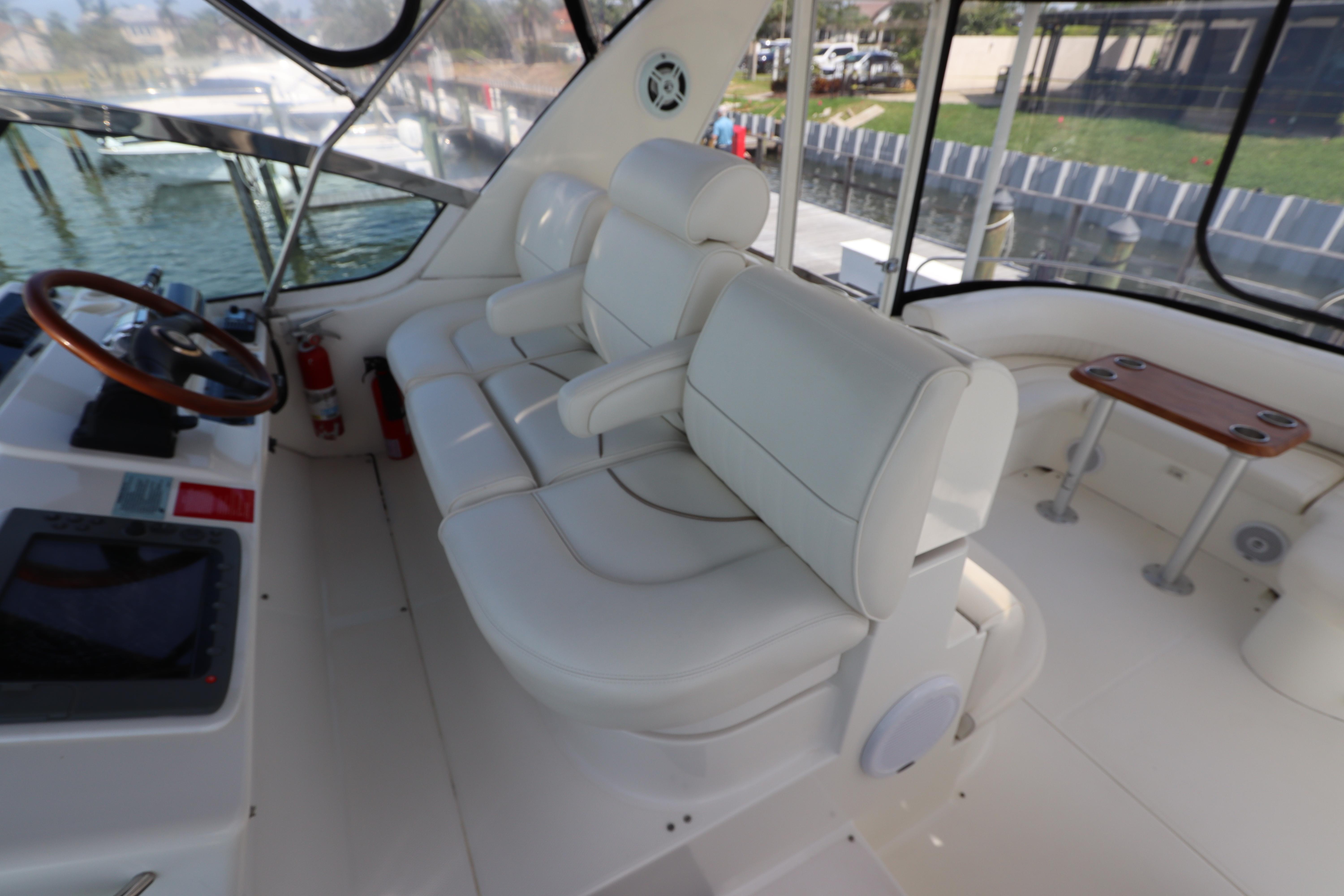 2001-cruisers-yachts-4450-express-motoryacht-power-9749864-20250407134222037-1_XLARGE