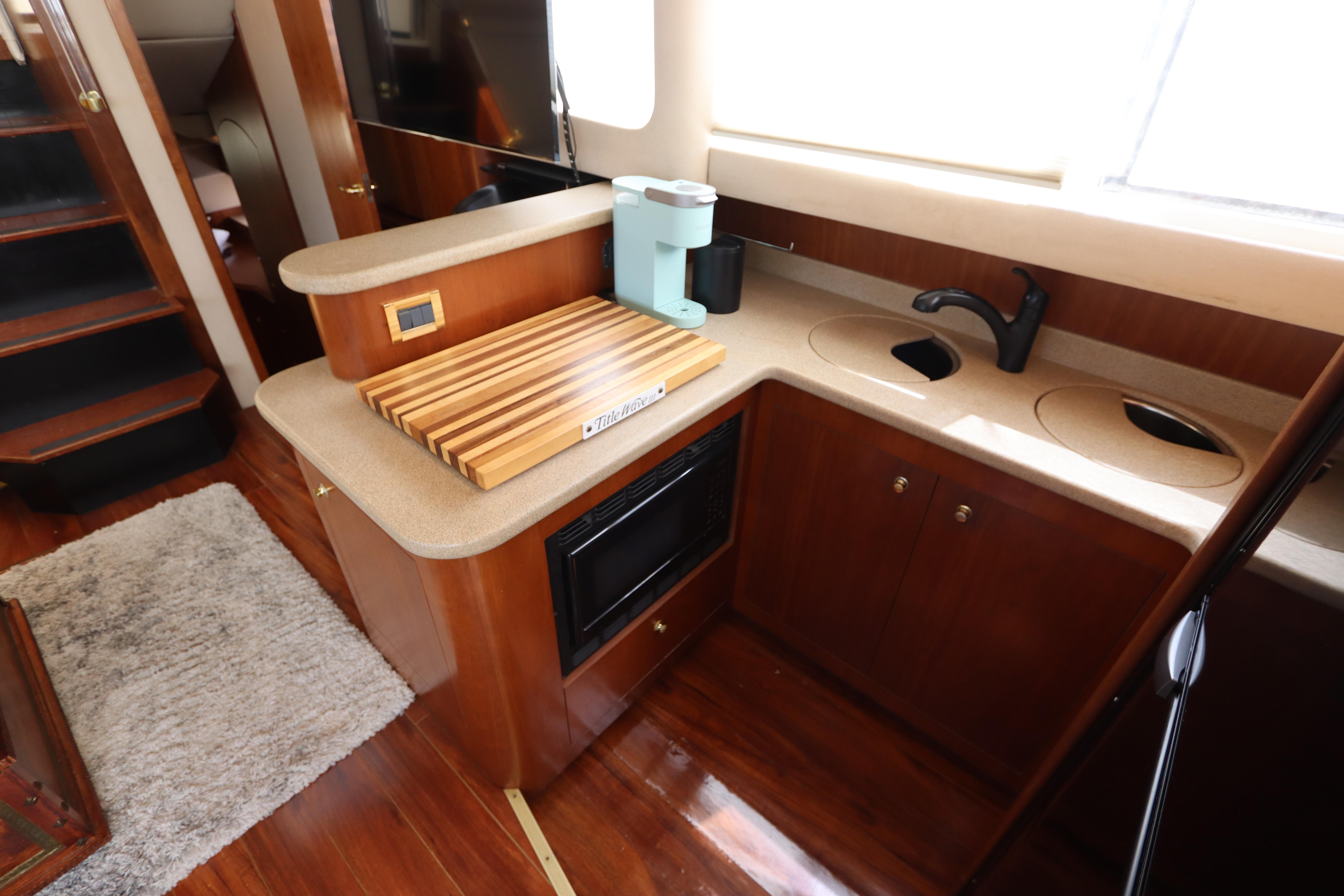 2001-cruisers-yachts-4450-express-motoryacht-power-9749864-20250407135136054-1_XLARGE