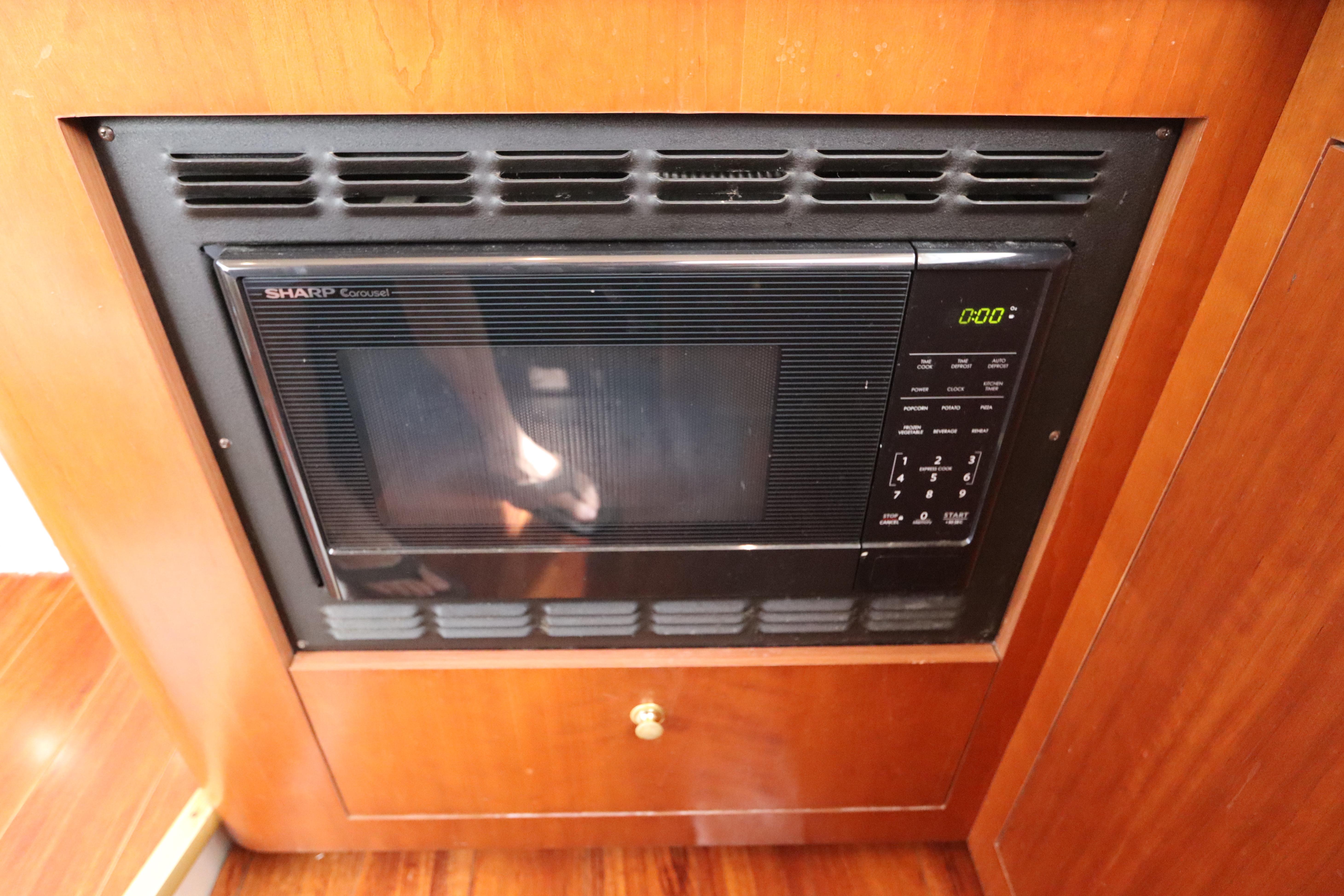 2001-cruisers-yachts-4450-express-motoryacht-power-9749864-20250407135141836-1_XLARGE