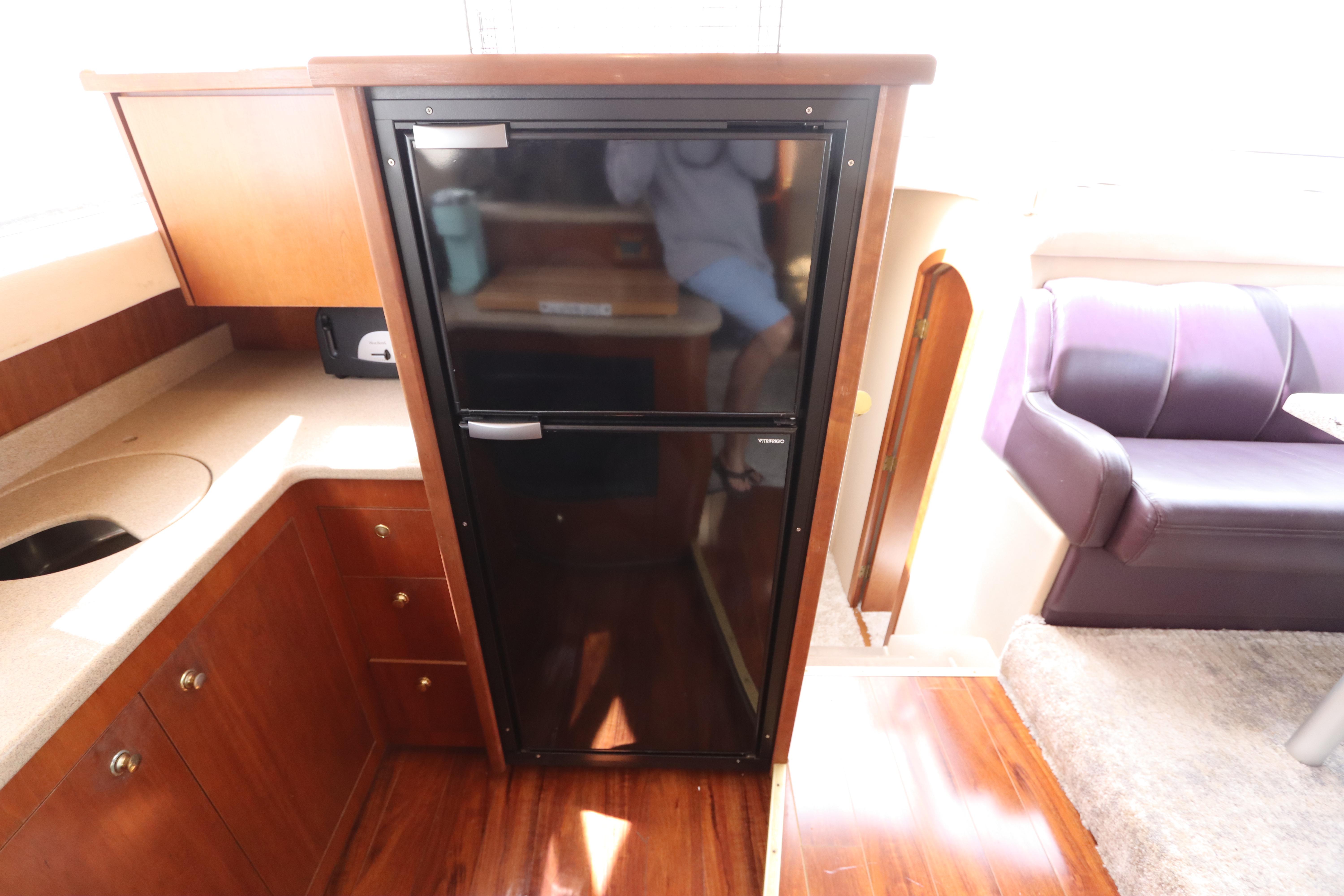 2001-cruisers-yachts-4450-express-motoryacht-power-9749864-20250407135342944-1_XLARGE