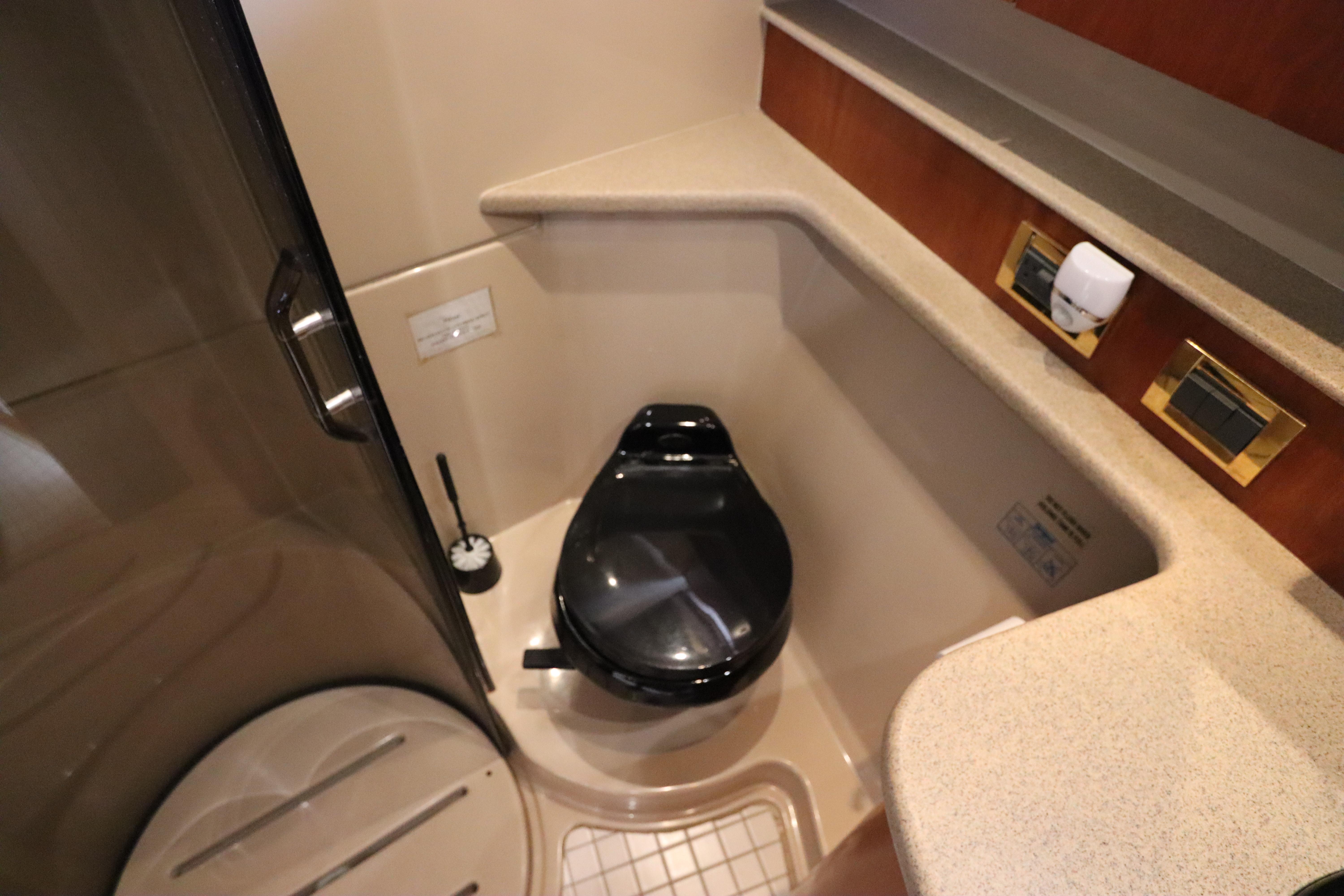 2001-cruisers-yachts-4450-express-motoryacht-power-9749864-20250407135633728-1_XLARGE