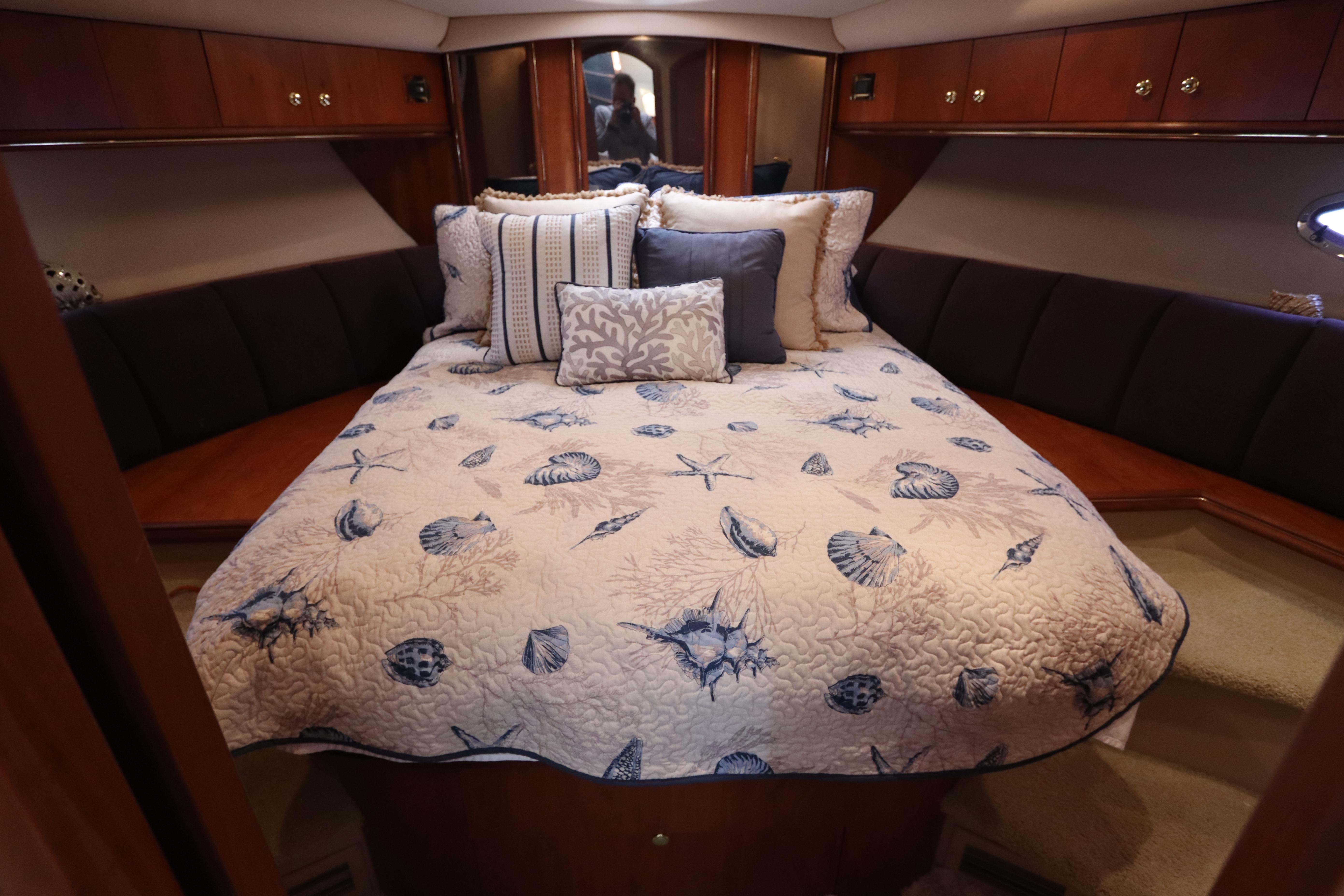 2001-cruisers-yachts-4450-express-motoryacht-power-9749864-20250407135651176-1_XLARGE