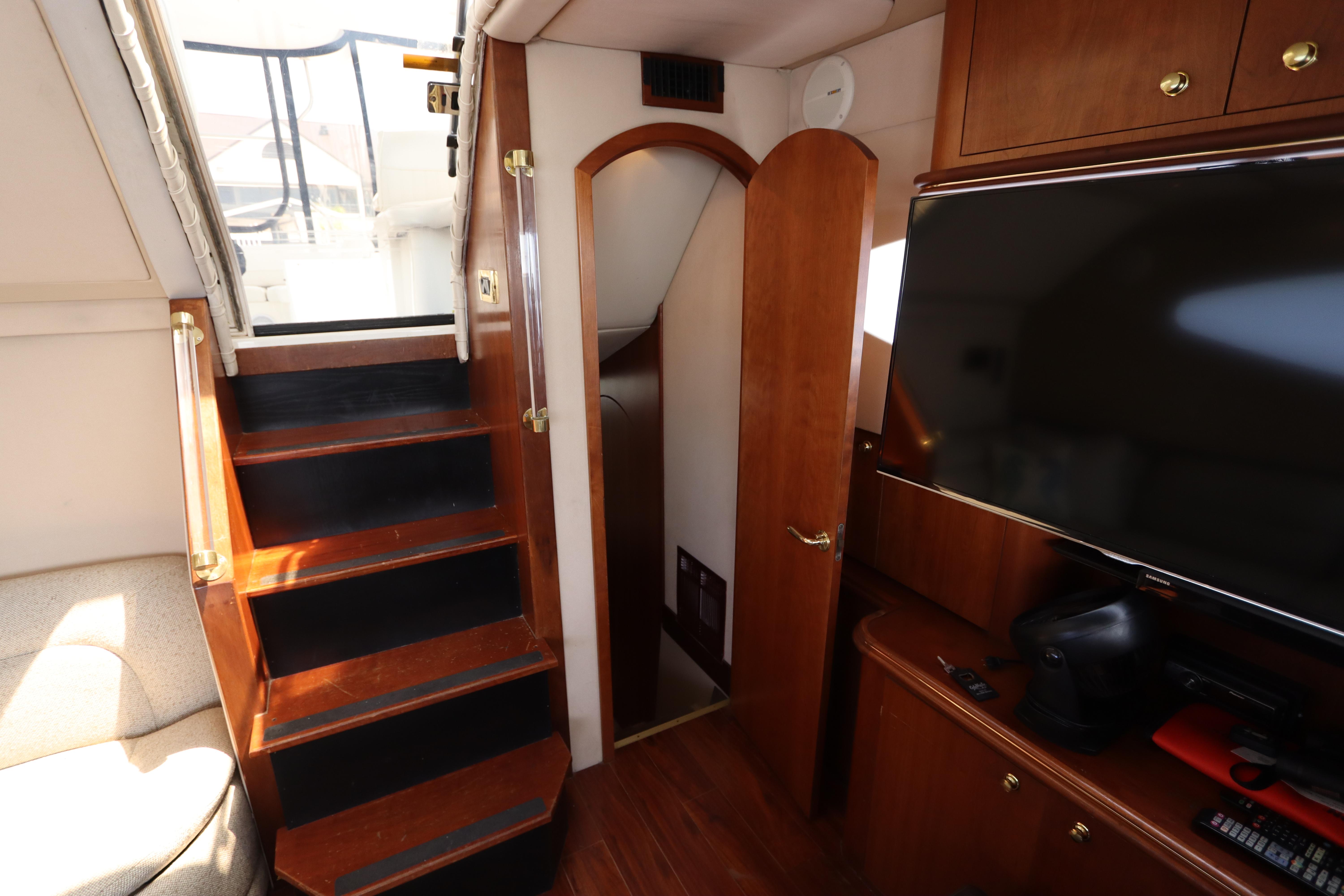 2001-cruisers-yachts-4450-express-motoryacht-power-9749864-20250407135753162-1_XLARGE