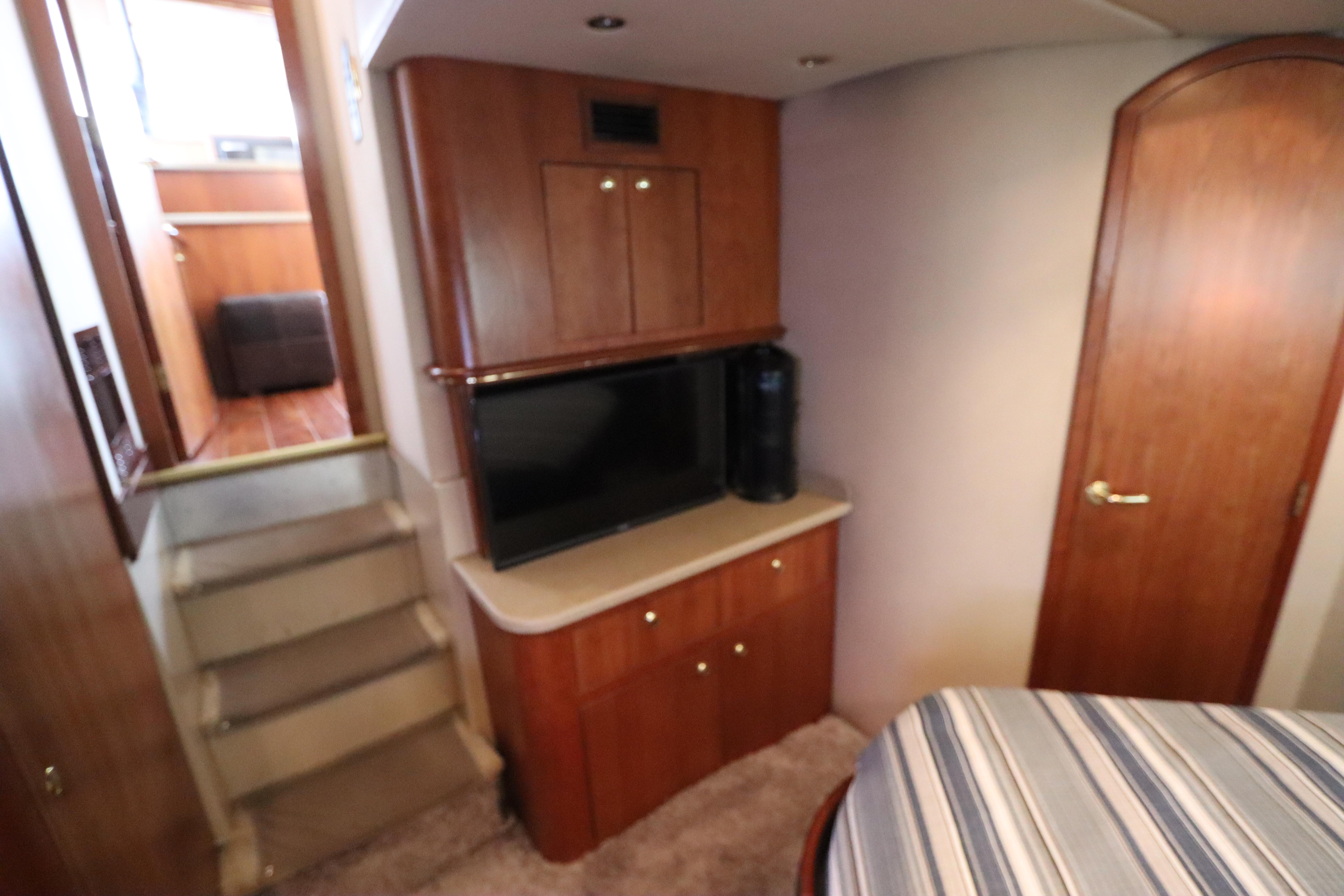 2001-cruisers-yachts-4450-express-motoryacht-power-9749864-20250407135808314-1_XLARGE