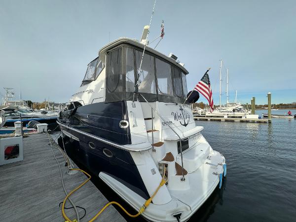 39' Carver 396 Motor Yacht