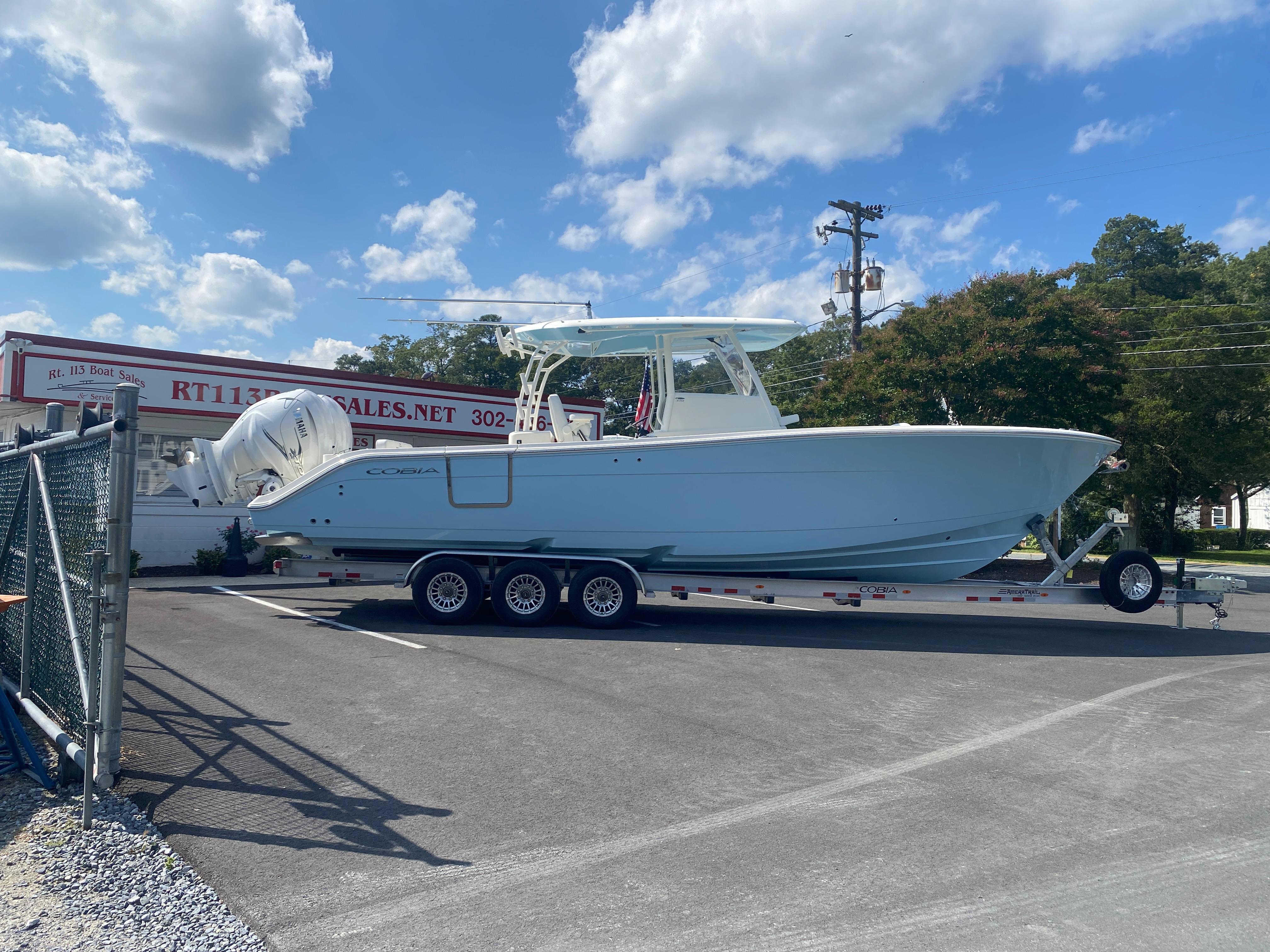 2024 Cobia 280 CC, 28 ft Center Console Twin Engine Boat