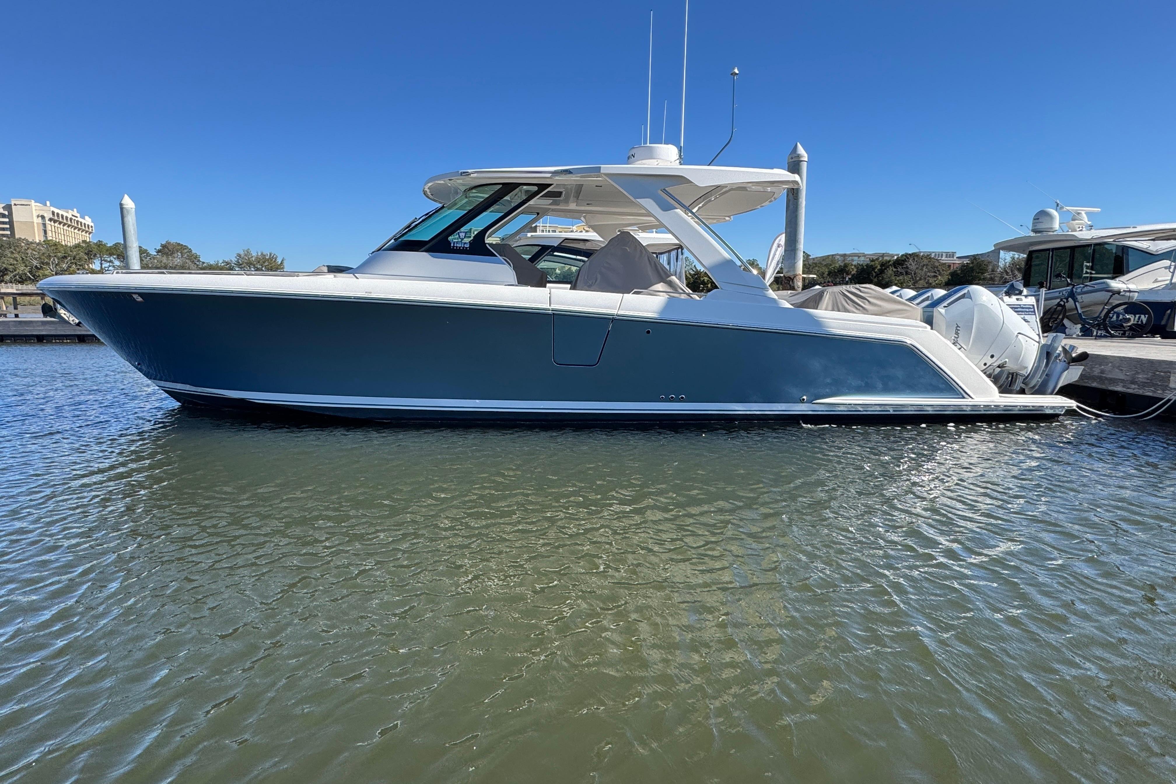 2025 Tiara 38 LS