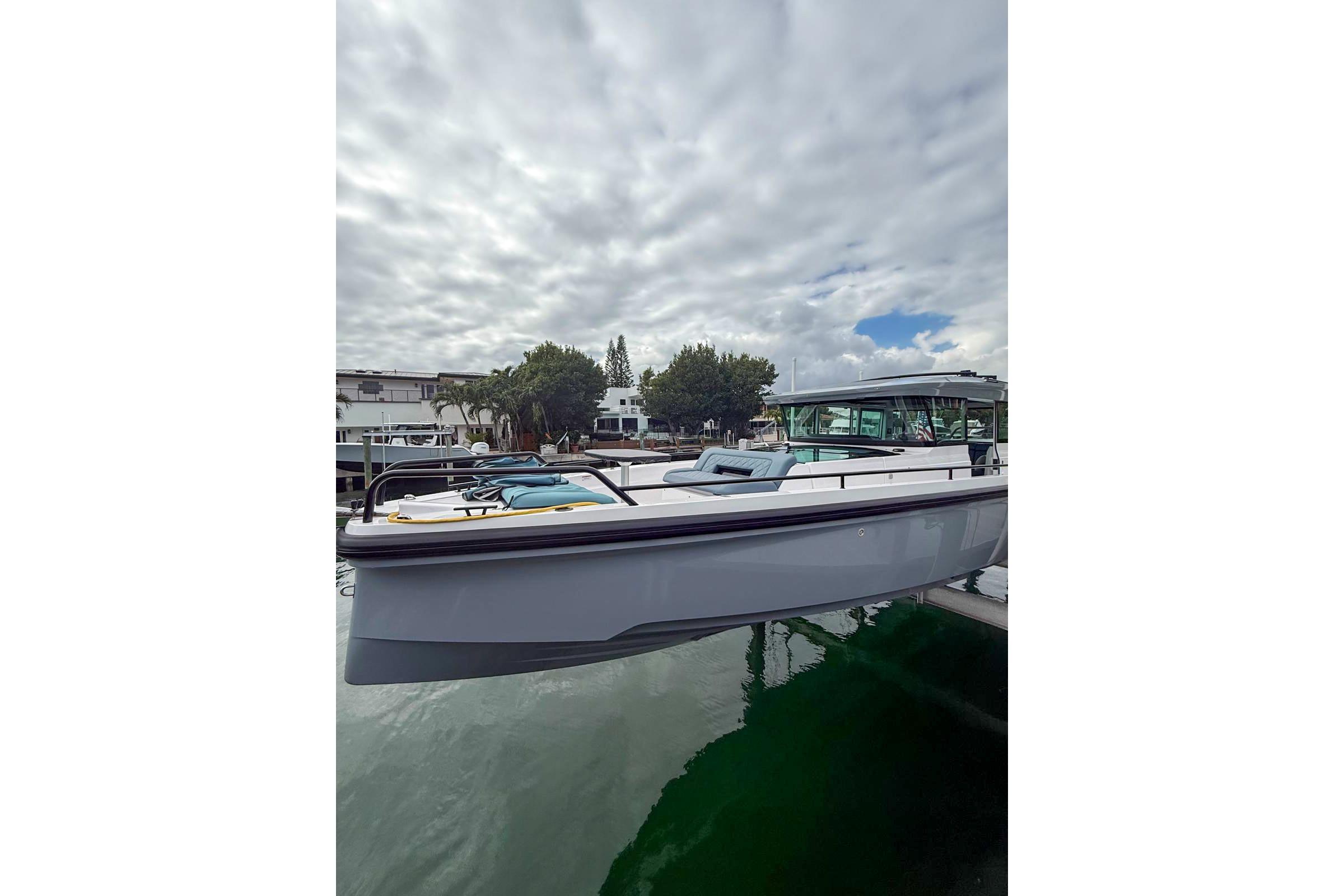 2023 Axopar 37 XC Cross Cabin