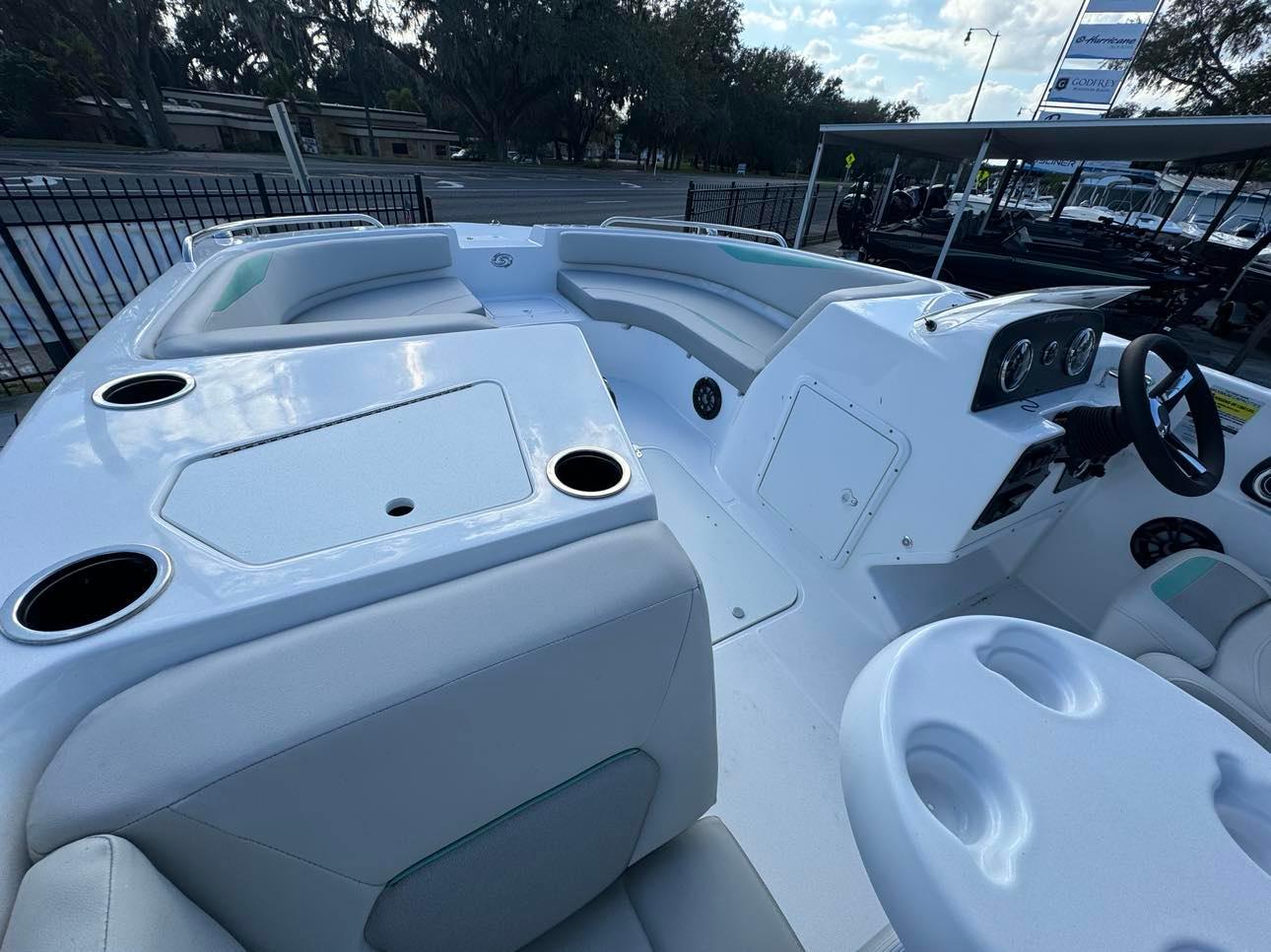 2024 Hurricane SunDeck Sport 188 OB-7