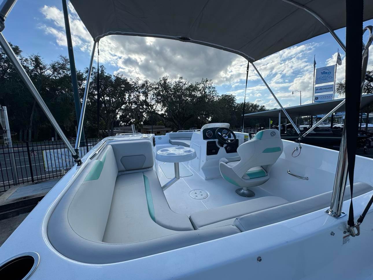 2024 Hurricane SunDeck Sport 188 OB-8