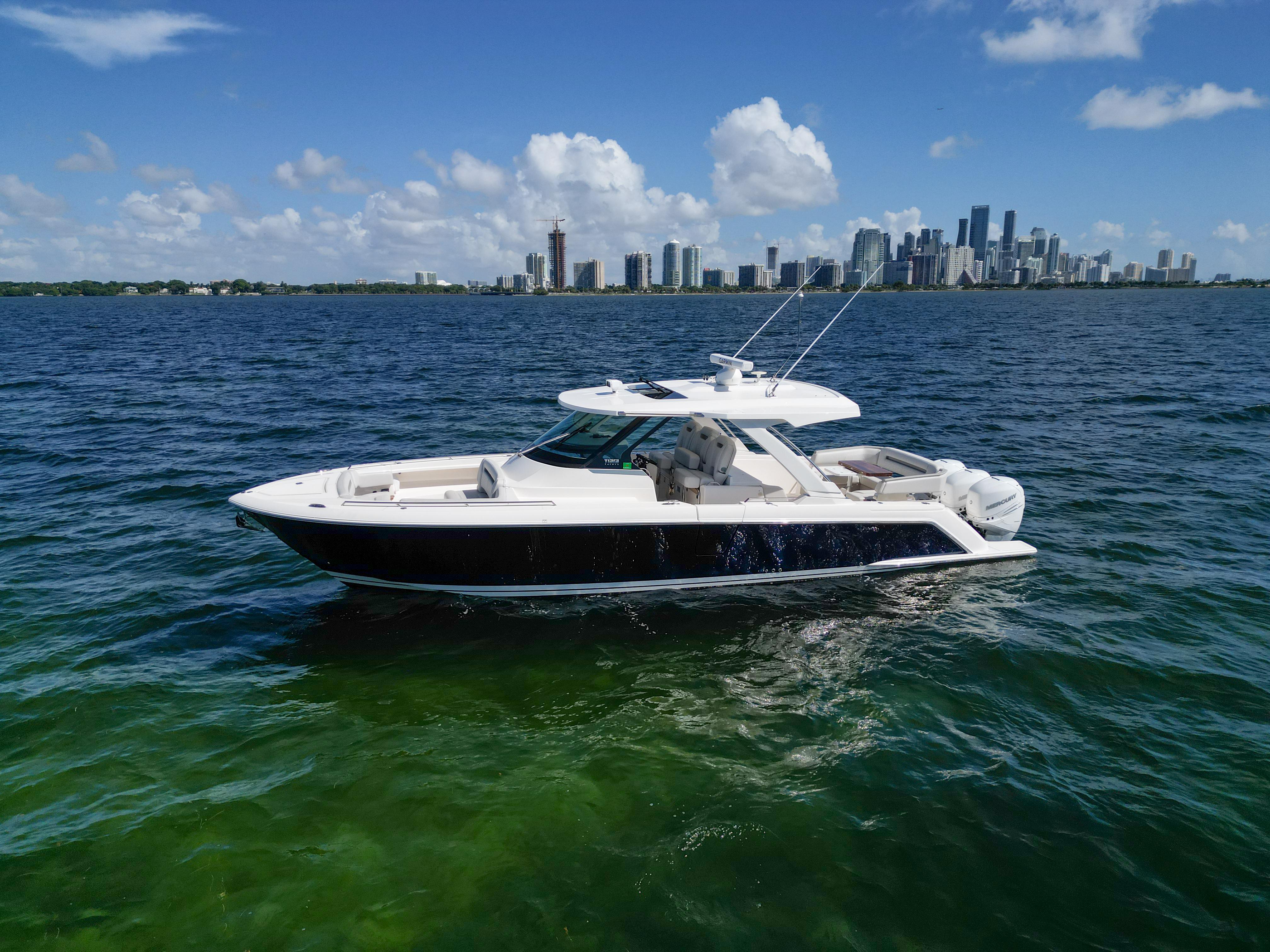 2023 TIARA YACHTS 38 LS